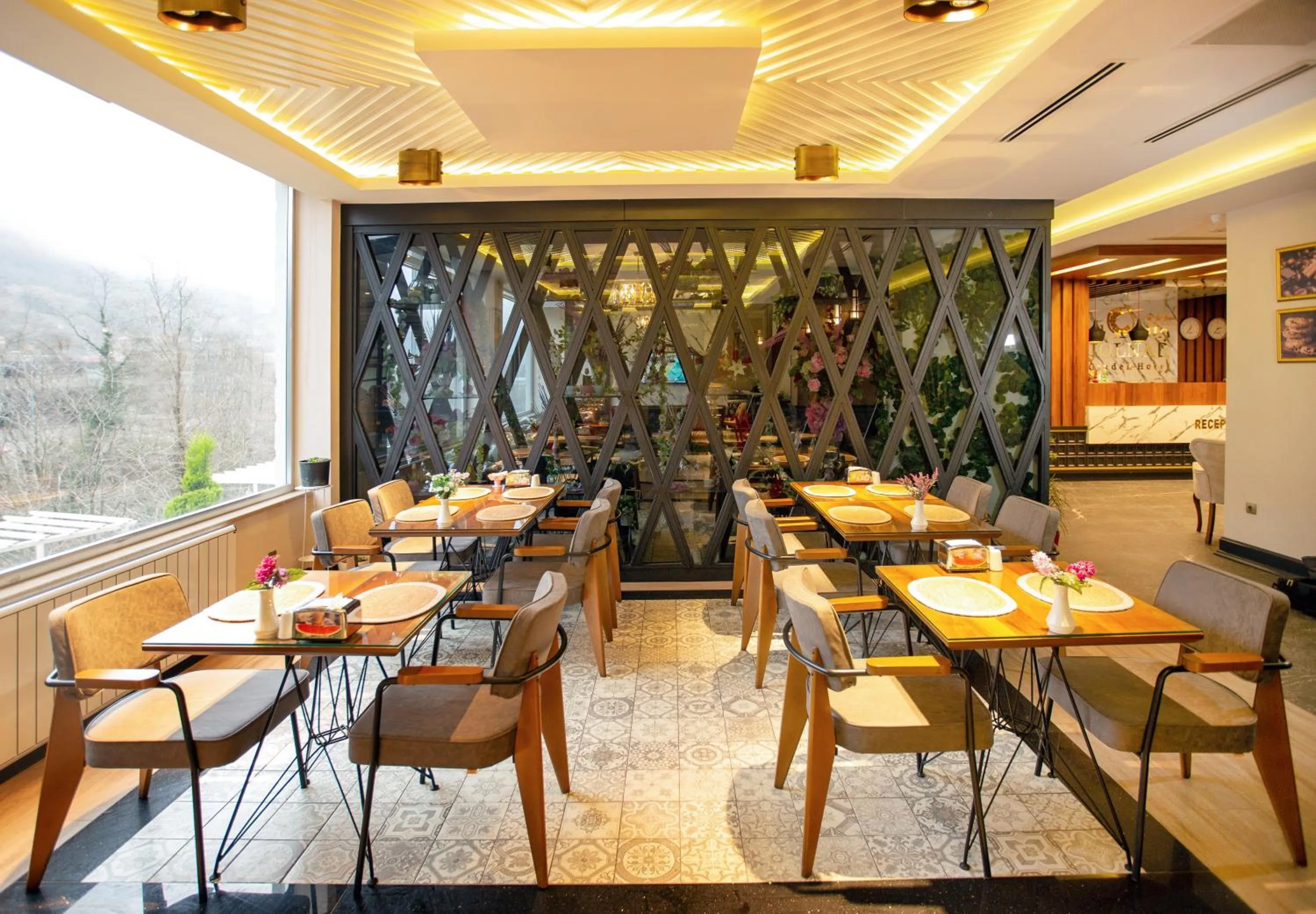 Restaurant/places to eat in Jolnar garden hotel