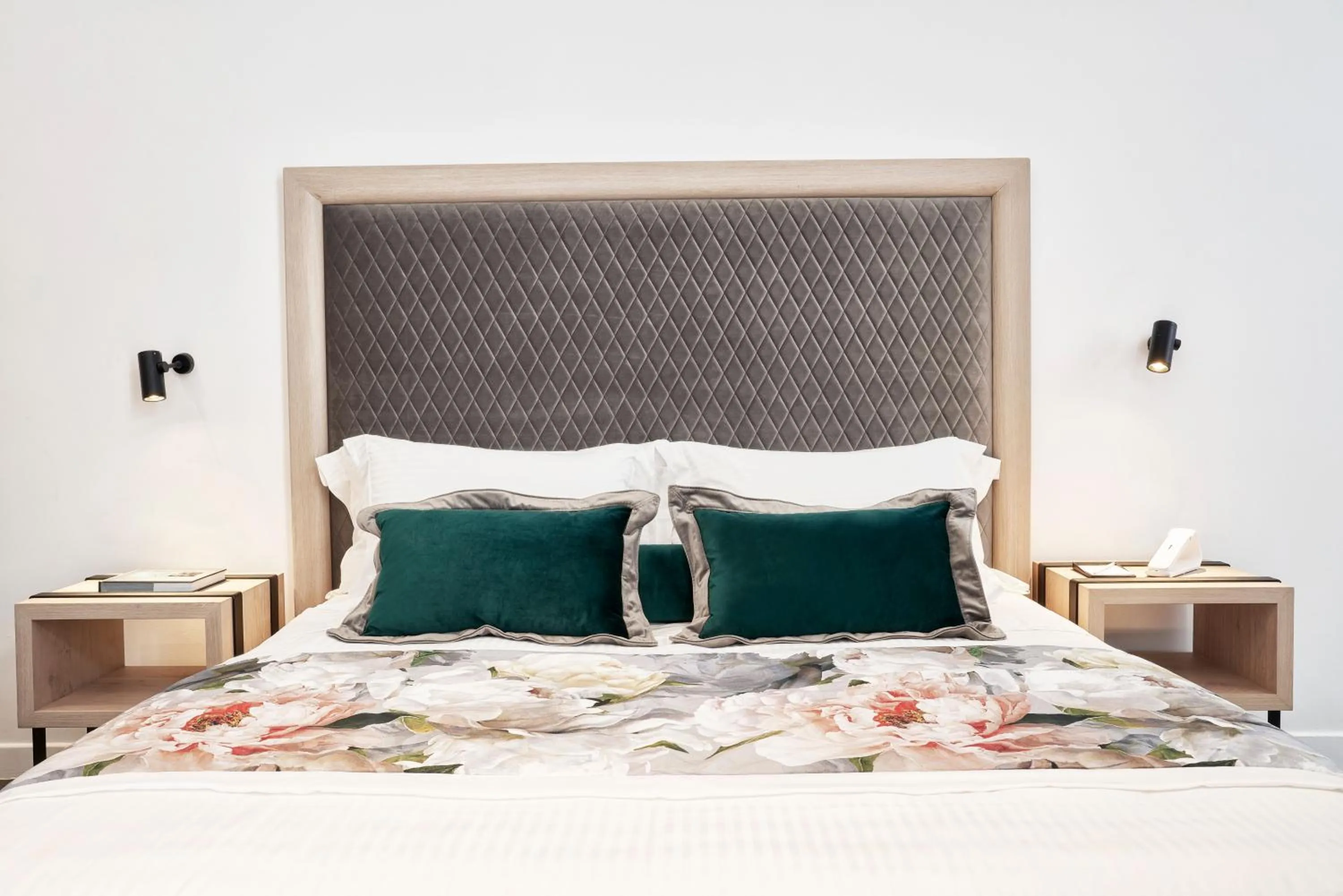 Bed in Katikies Garden Santorini - The Leading Hotels Of The World