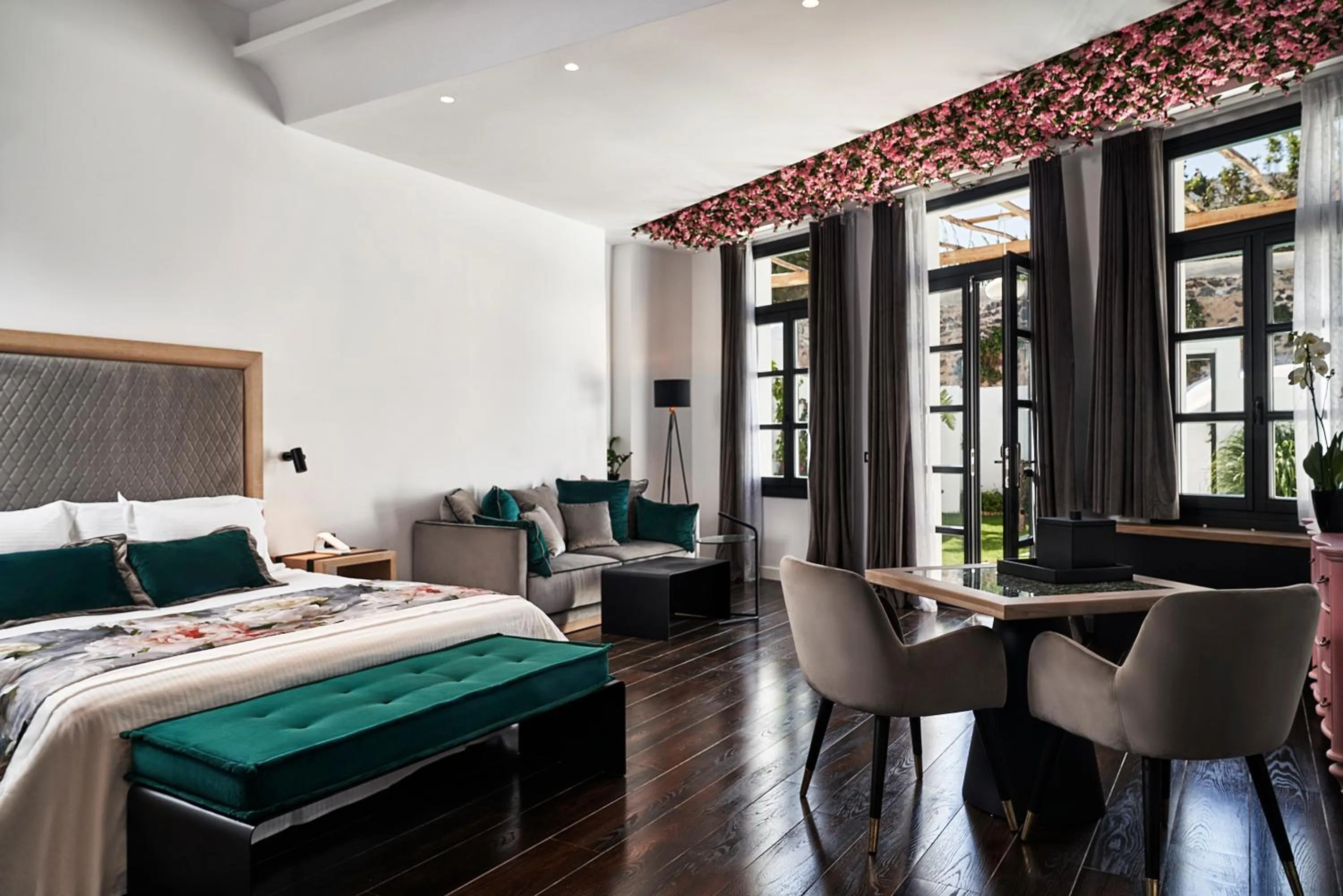 Bed in Katikies Garden Santorini - The Leading Hotels Of The World