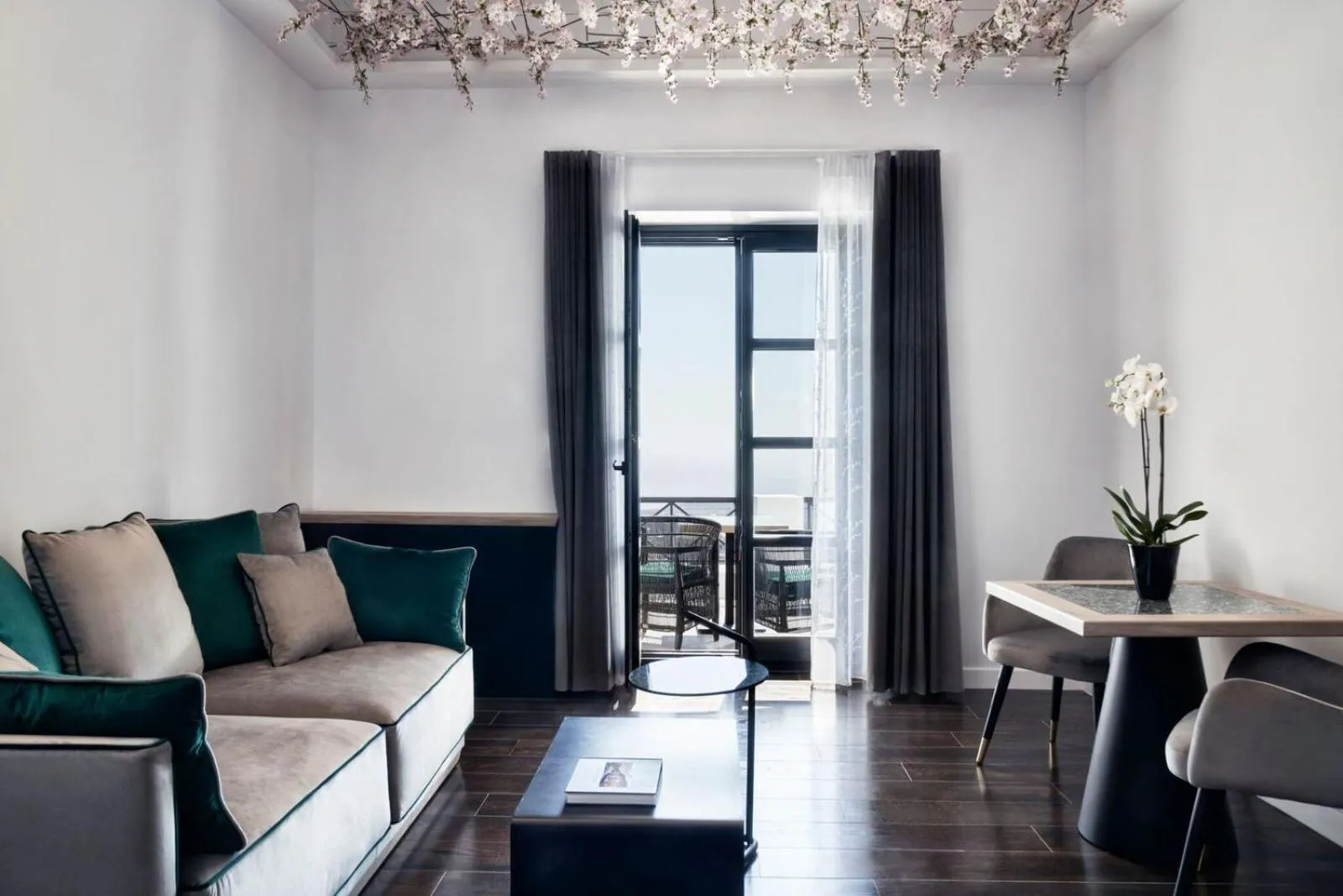 Living room in Katikies Garden Santorini - The Leading Hotels Of The World