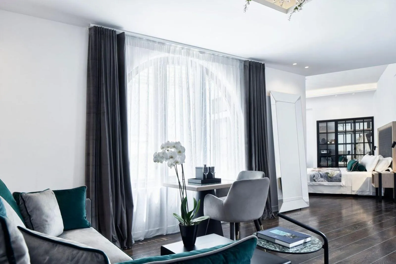 Living room in Katikies Garden Santorini - The Leading Hotels Of The World