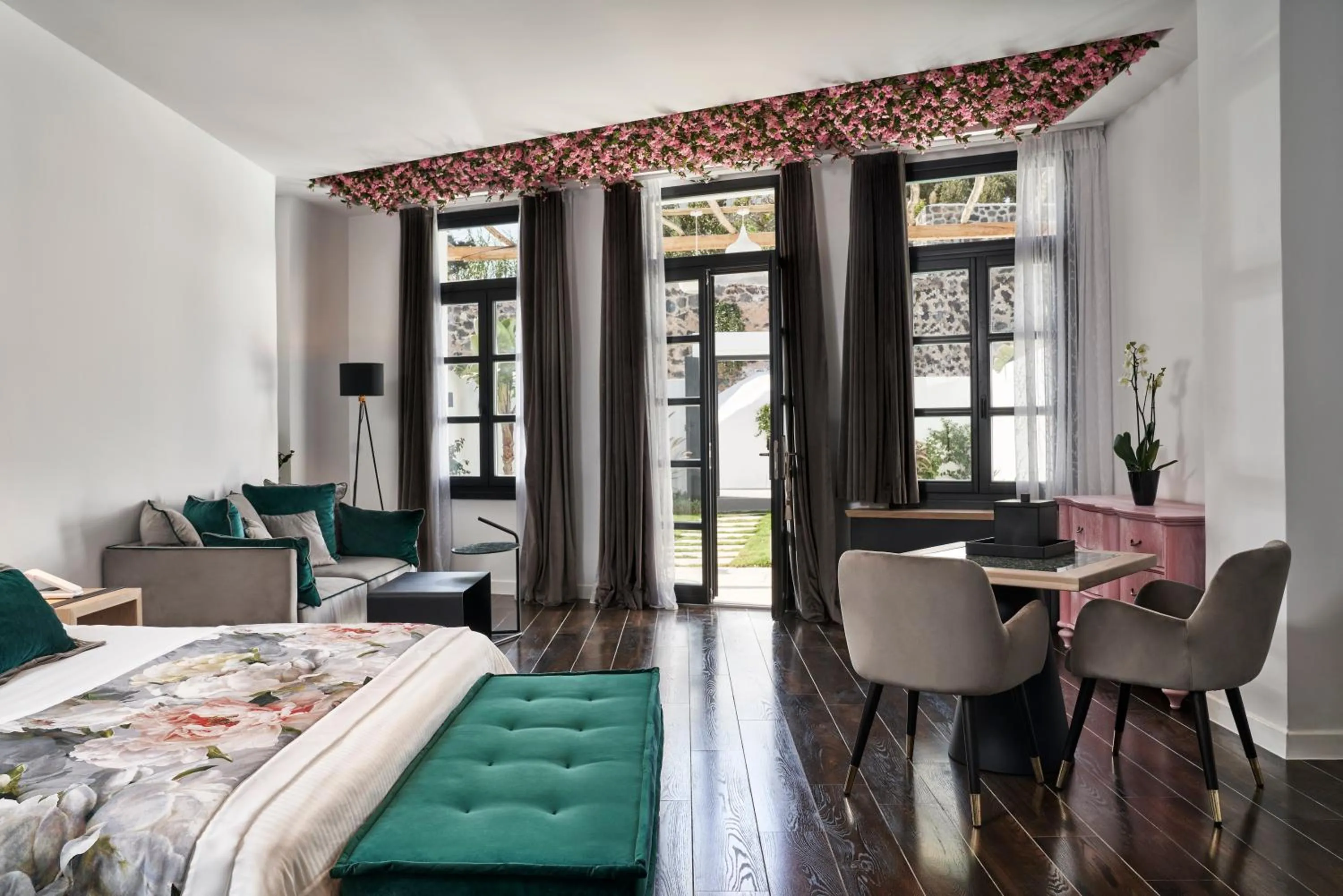 Bedroom, Bed in Katikies Garden Santorini - The Leading Hotels Of The World