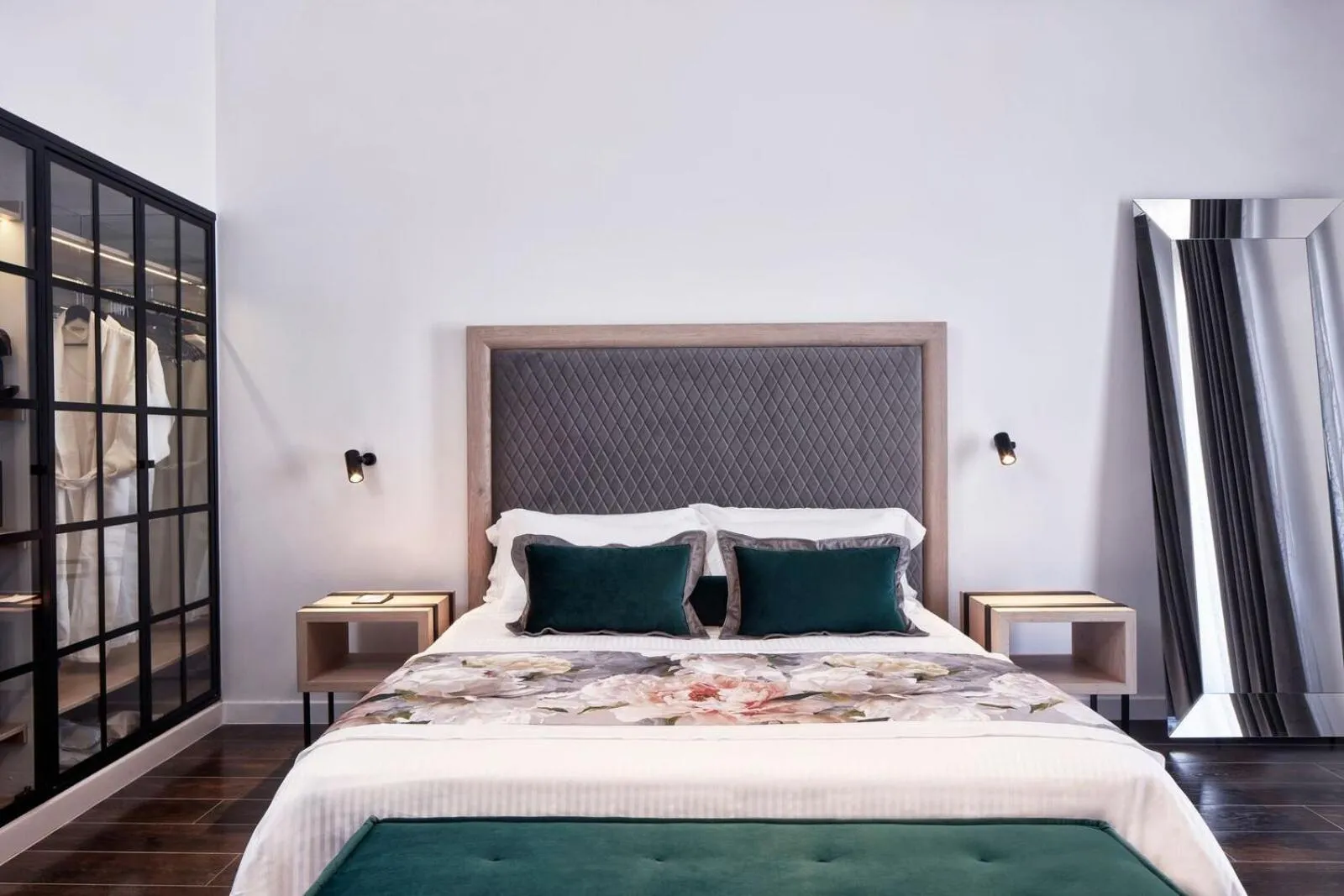 Bedroom, Bed in Katikies Garden Santorini - The Leading Hotels Of The World