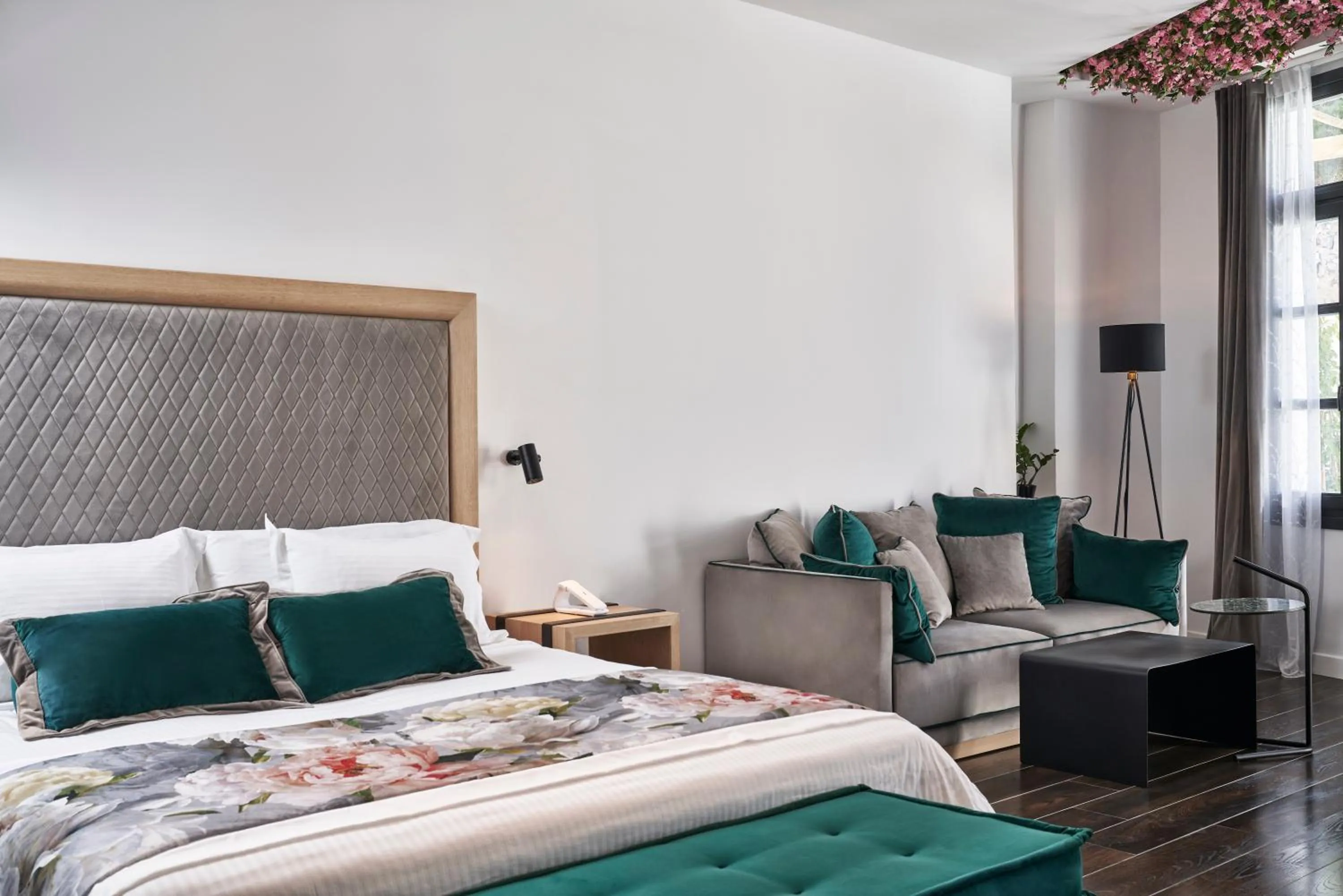 Bed in Katikies Garden Santorini - The Leading Hotels Of The World