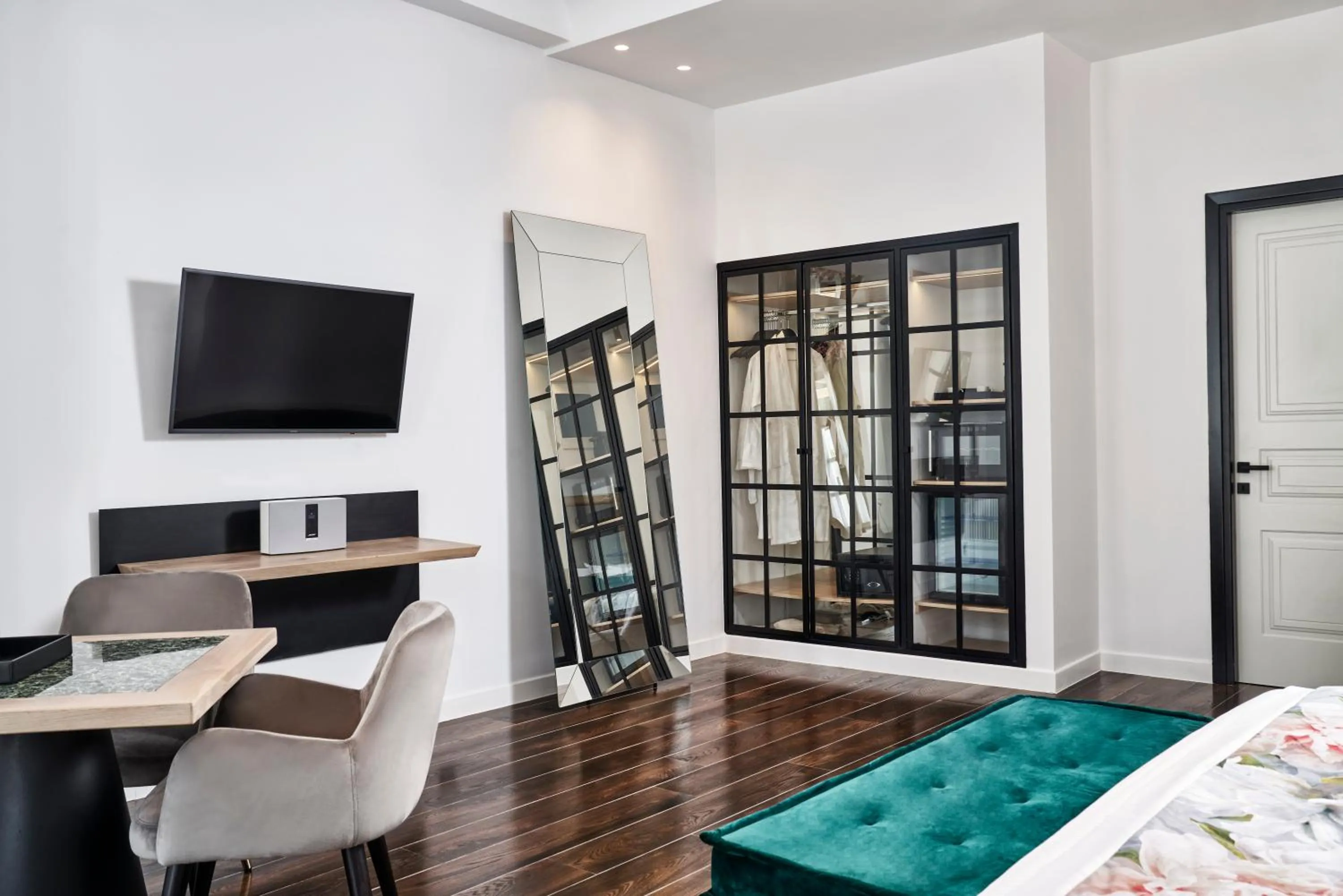 Bedroom, Bed in Katikies Garden Santorini - The Leading Hotels Of The World