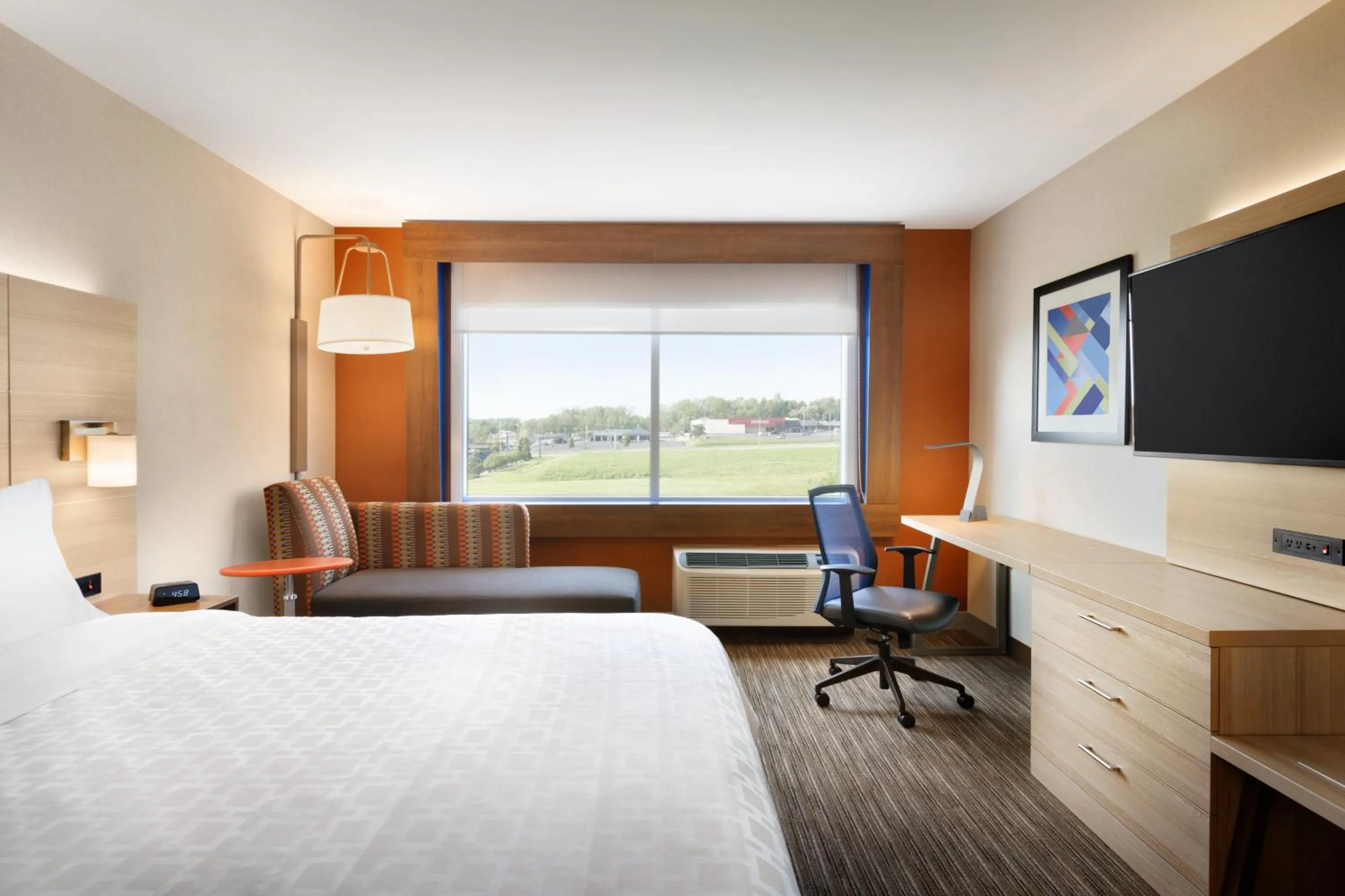 Photo of the whole room, Bed in Holiday Inn Express & Suites - Brighton by IHG