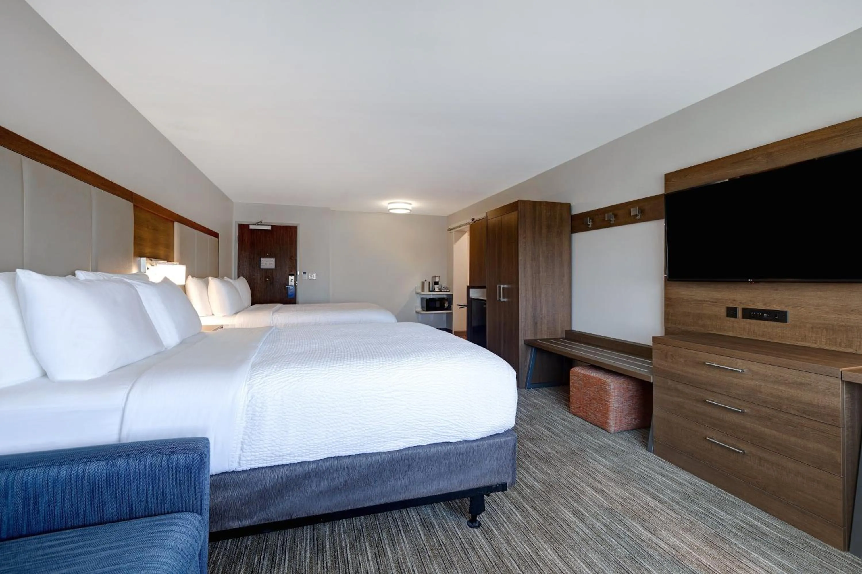 Photo of the whole room, Bed in Holiday Inn Express & Suites - Brighton by IHG