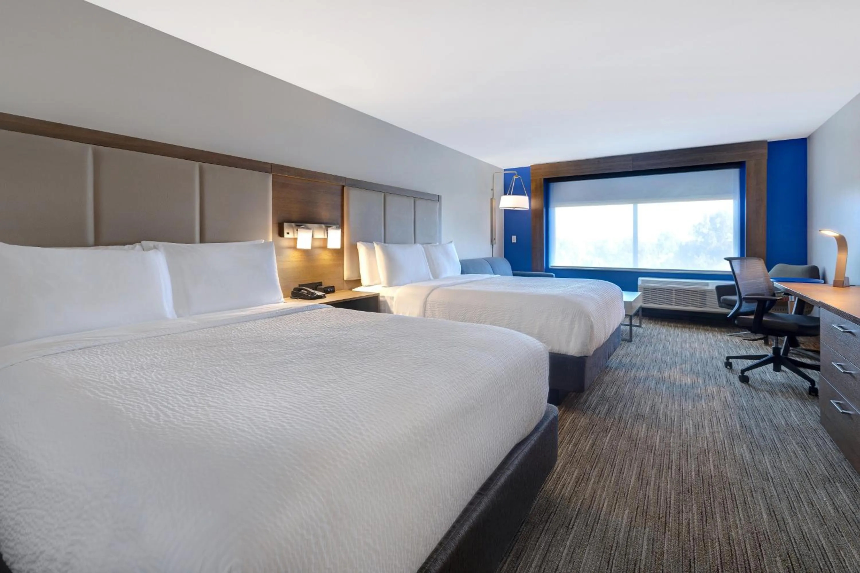 Photo of the whole room, Bed in Holiday Inn Express & Suites - Brighton by IHG