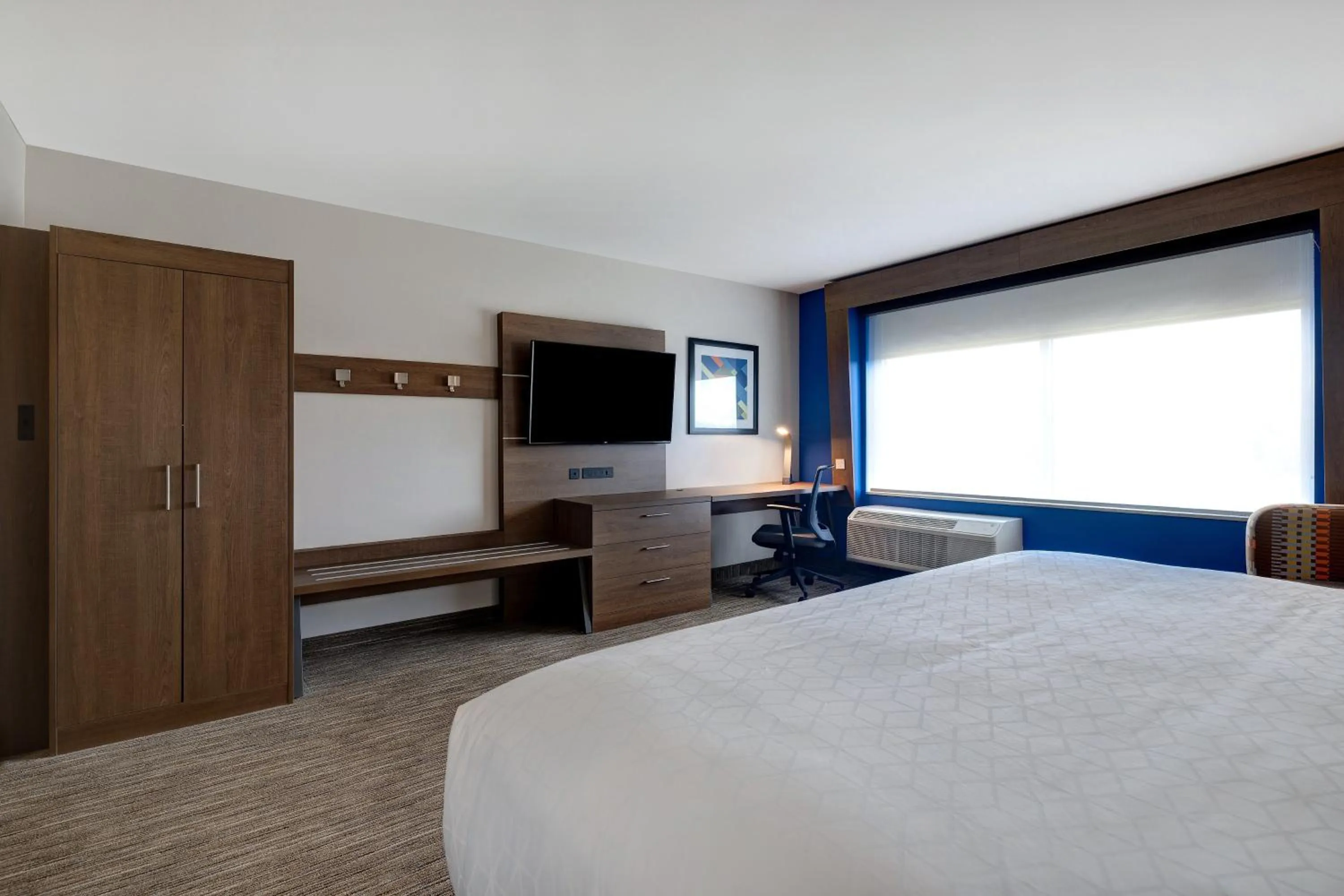 Photo of the whole room, Bed in Holiday Inn Express & Suites - Brighton by IHG