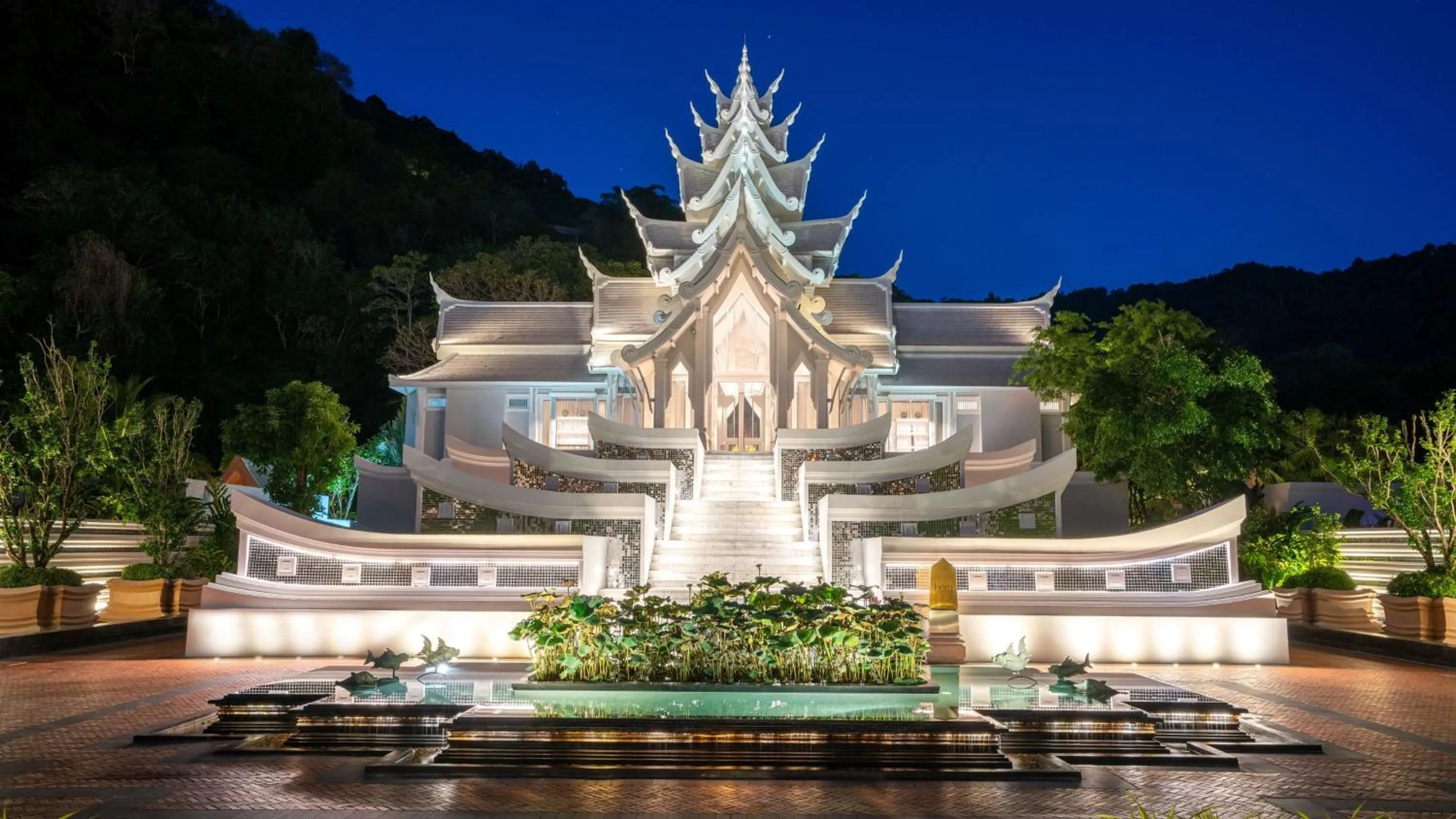 Restaurant/places to eat in InterContinental Phuket Resort by IHG