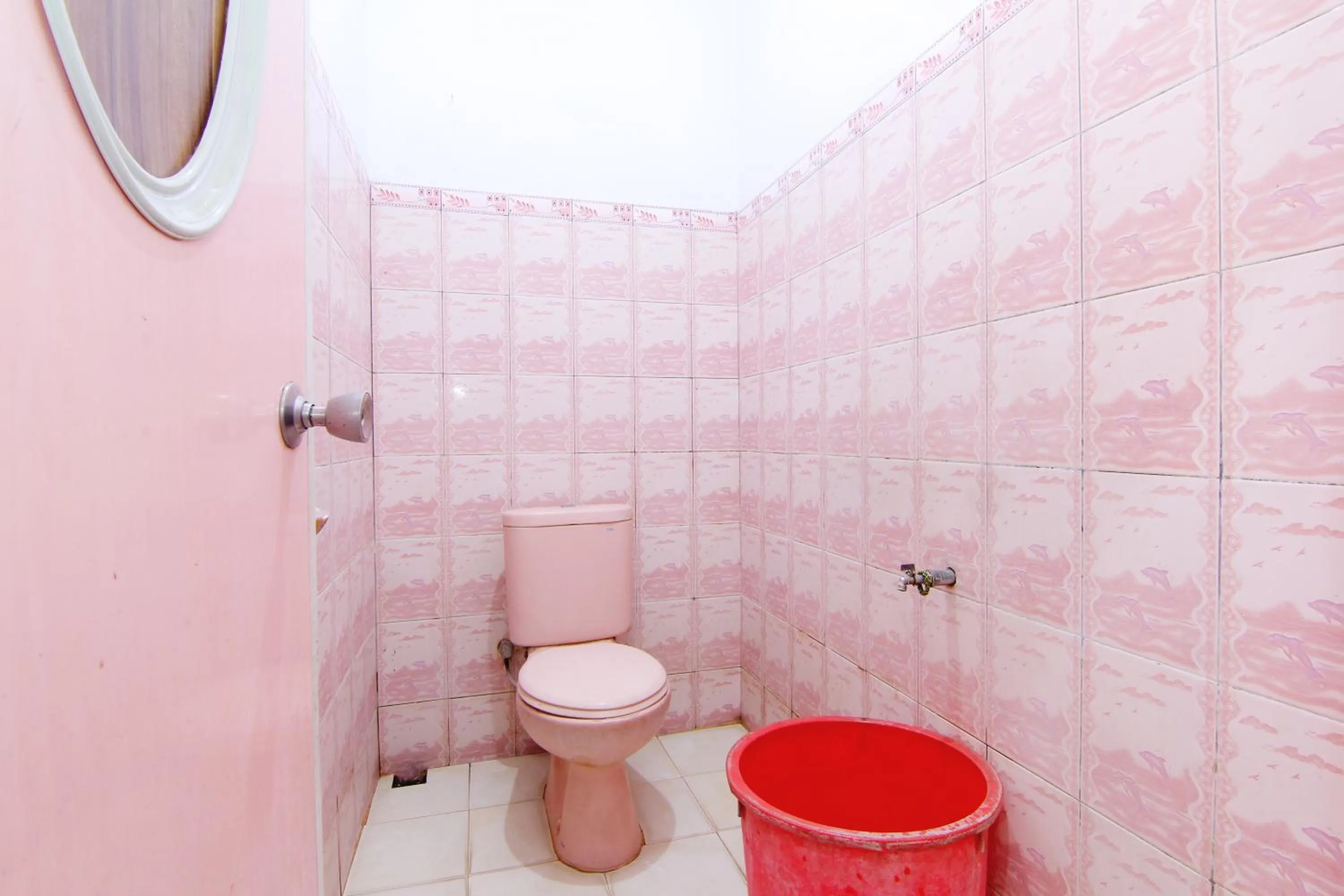 Shower in Arjuna Hostel