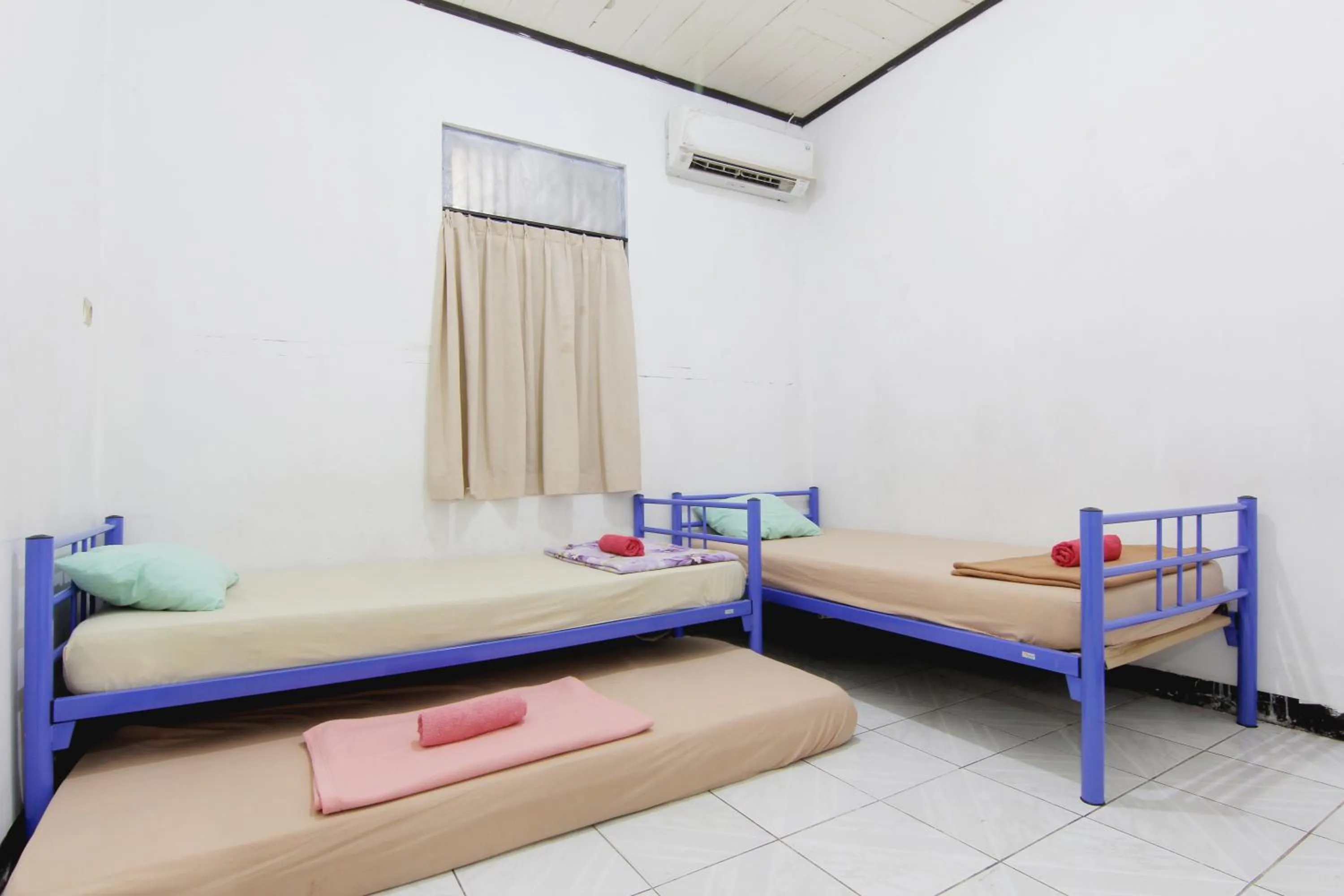 Bedroom, Bed in Arjuna Hostel