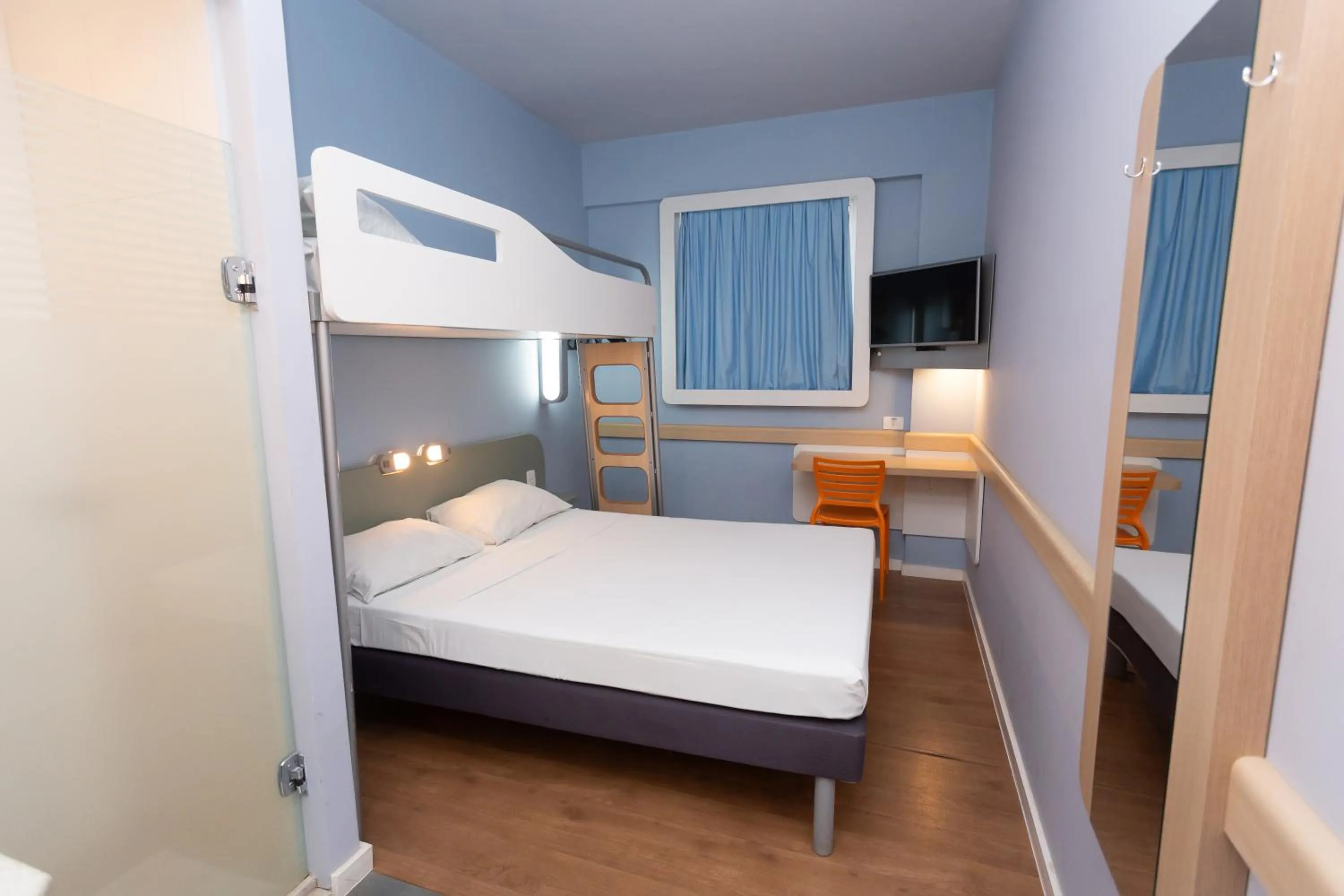 Property building, Bed in ibis budget Parauapebas