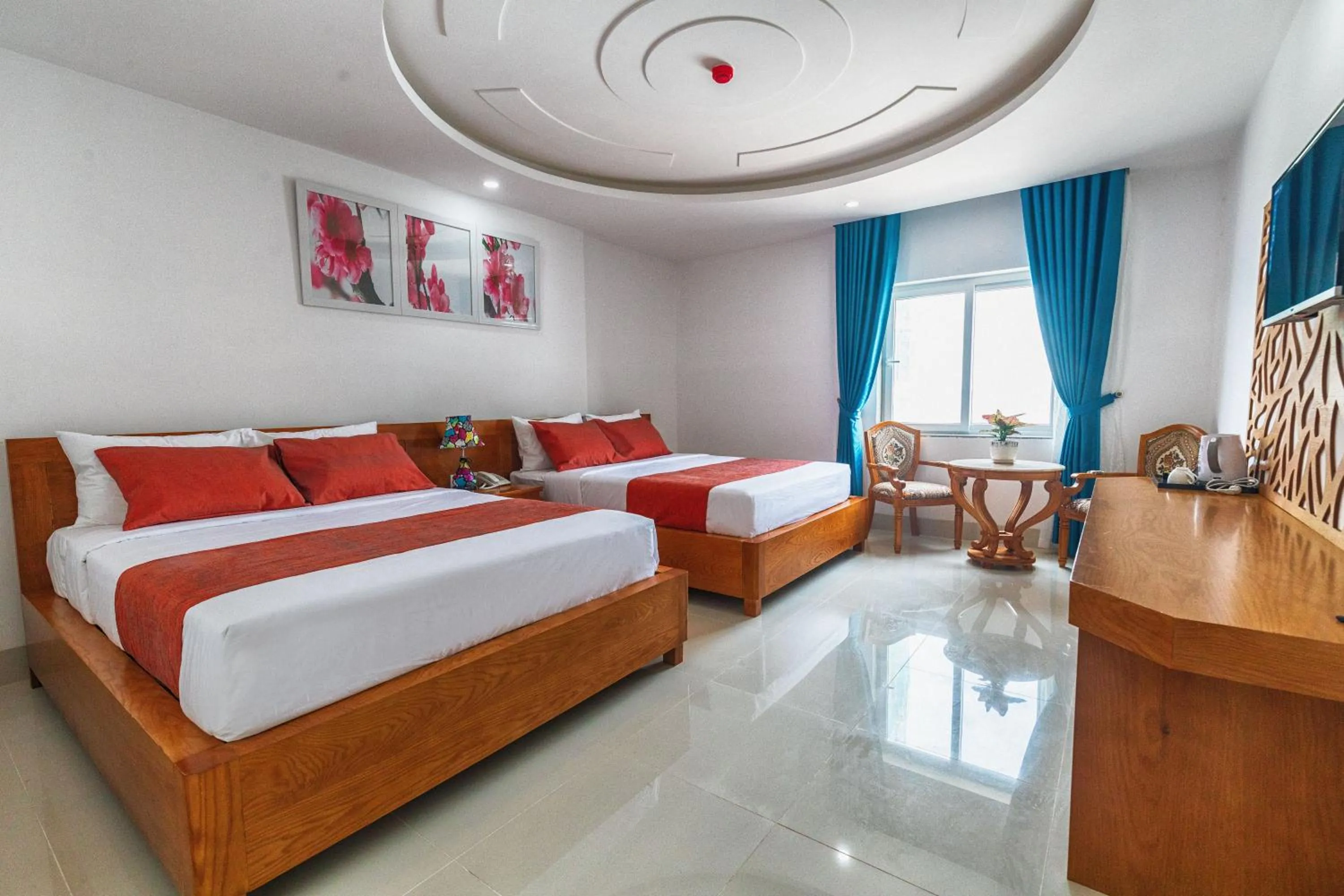 Photo of the whole room, Bed in La Castle