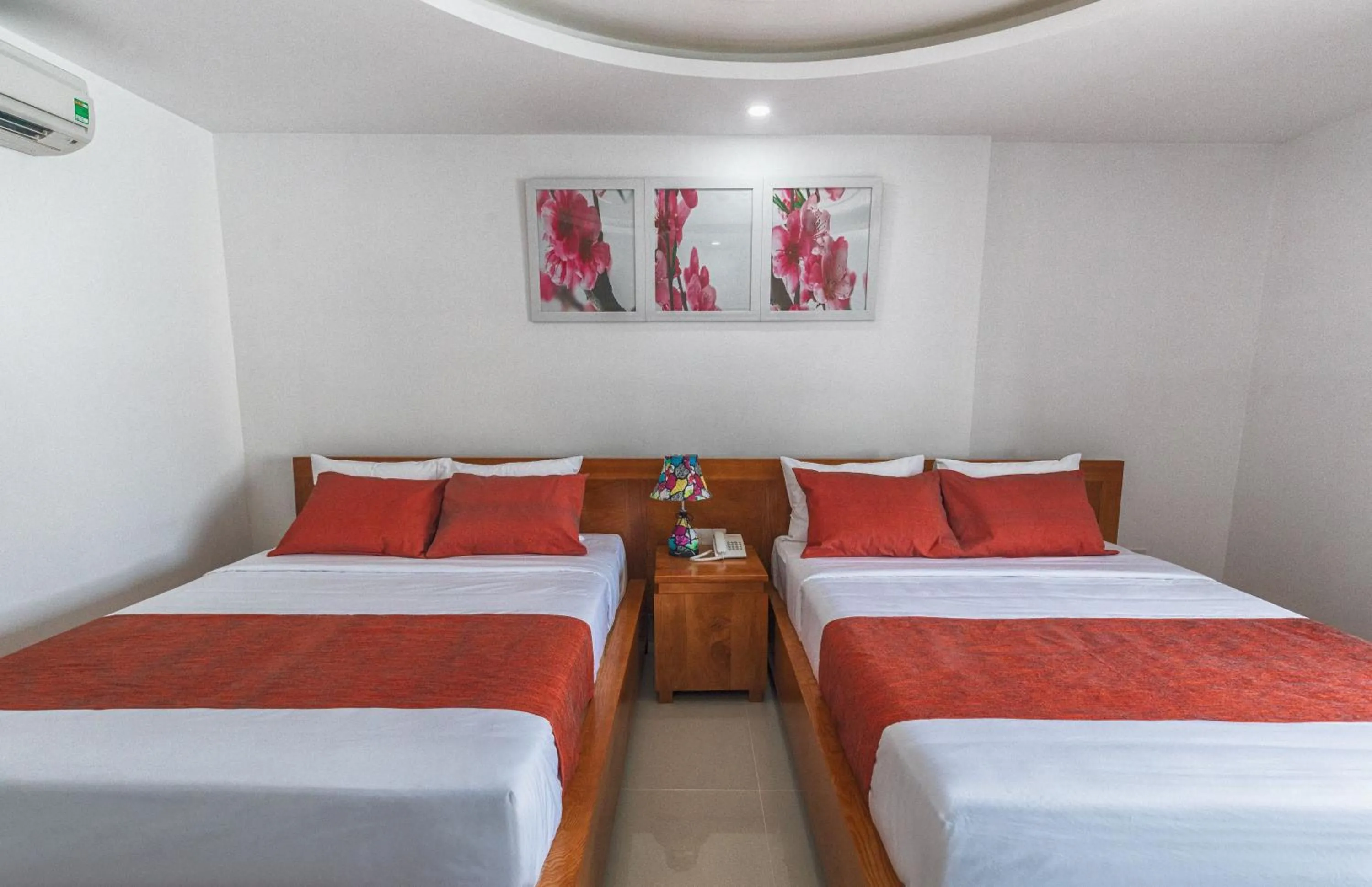 Photo of the whole room, Bed in La Castle