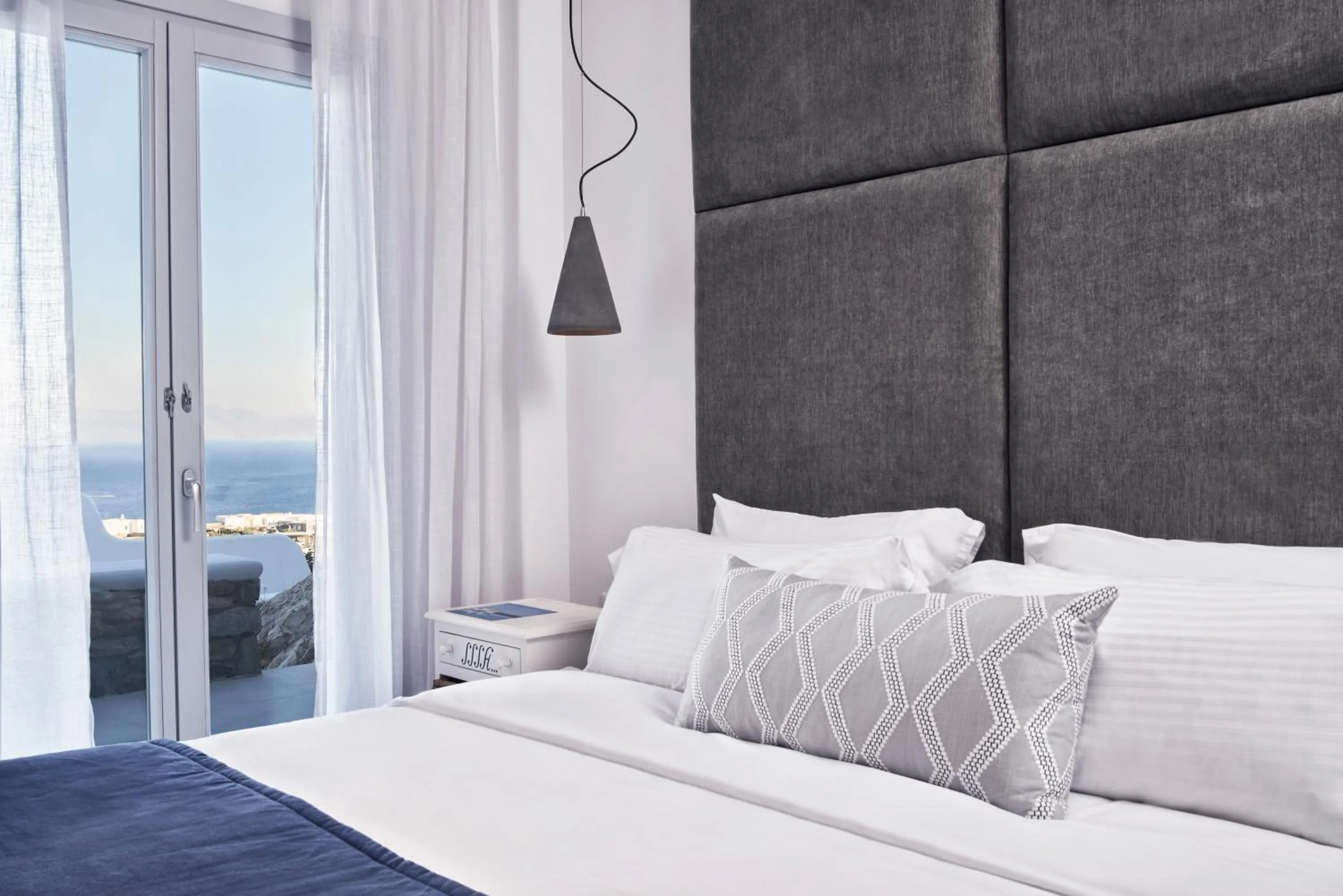 Bed in Katikies Villas Mykonos