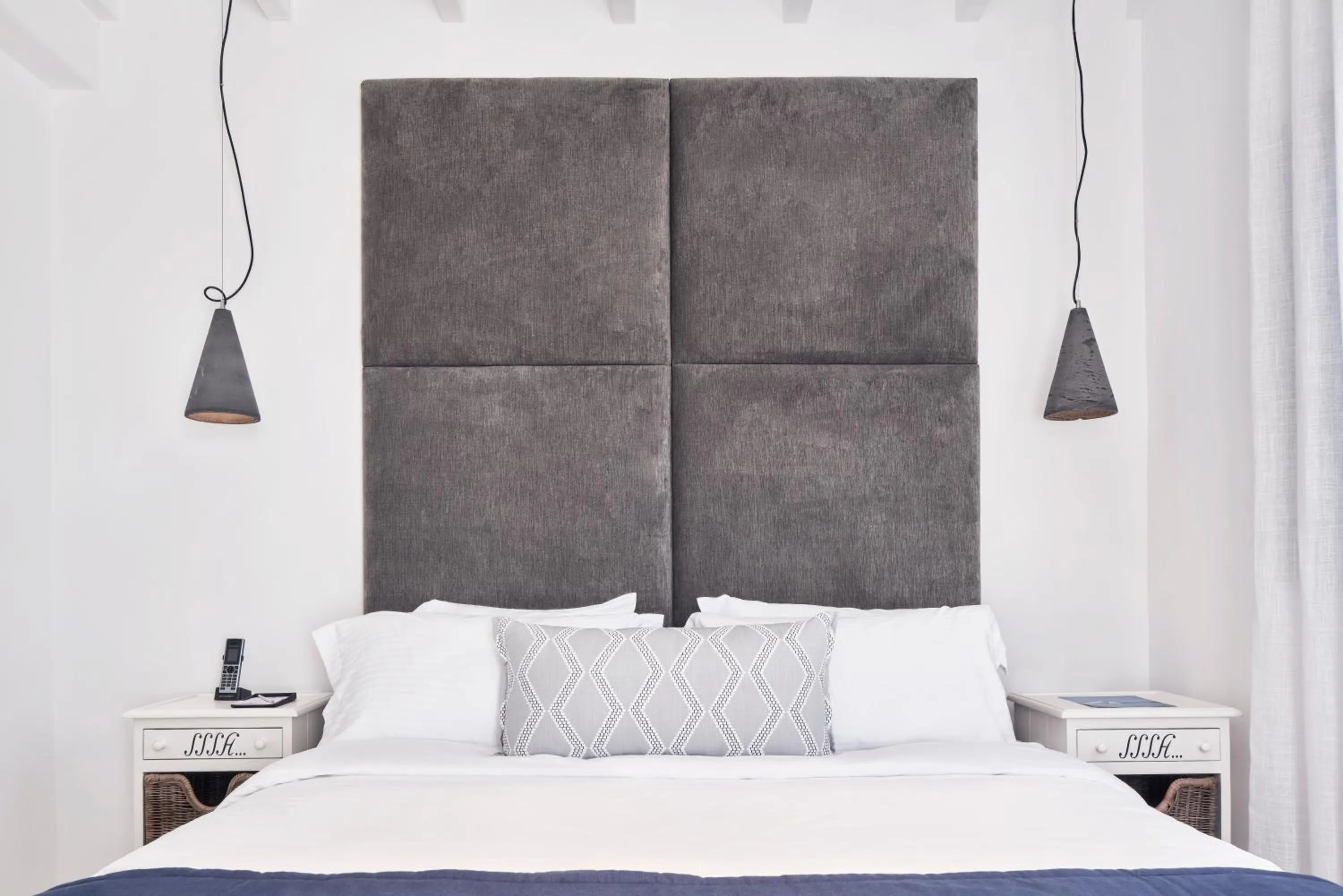 Bed in Katikies Villas Mykonos