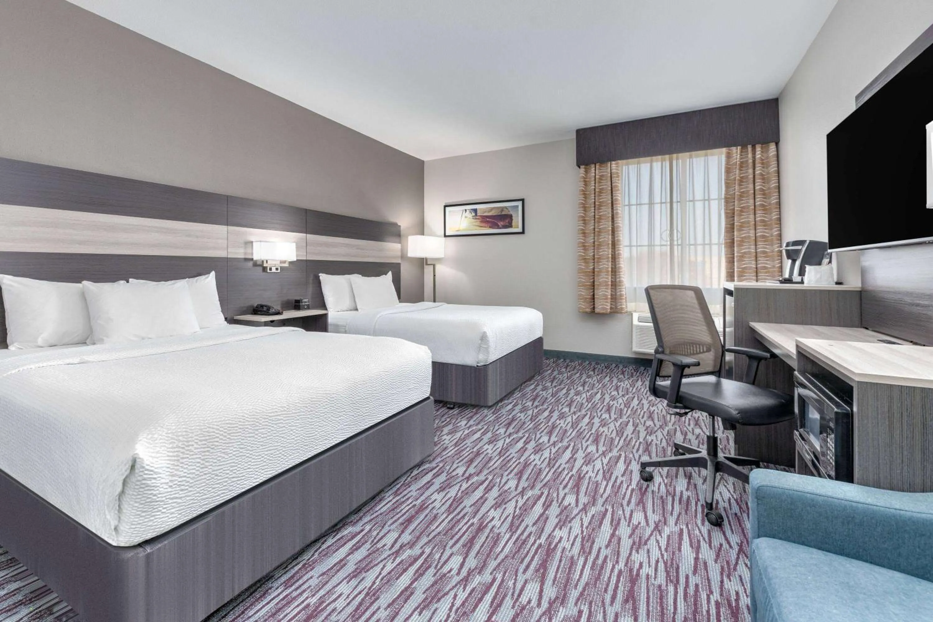 Photo of the whole room, Bed in La Quinta by Wyndham Allen at The Village