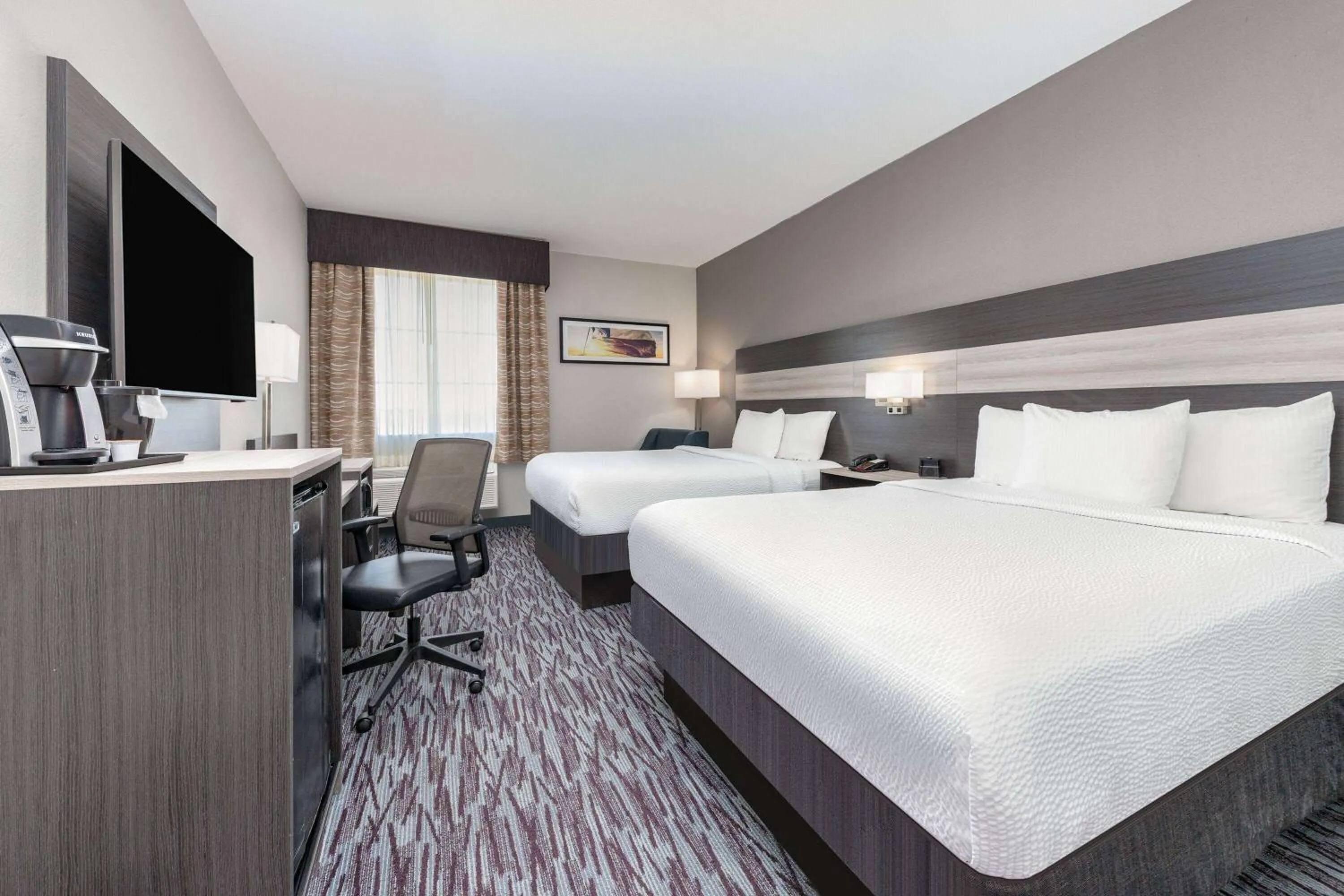 Photo of the whole room, Bed in La Quinta by Wyndham Allen at The Village