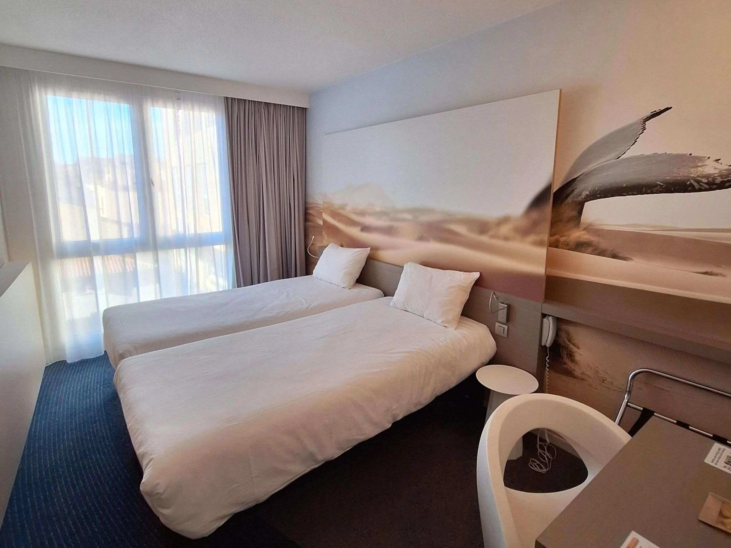 Bedroom, Bed in ibis Styles Toulon Centre Port