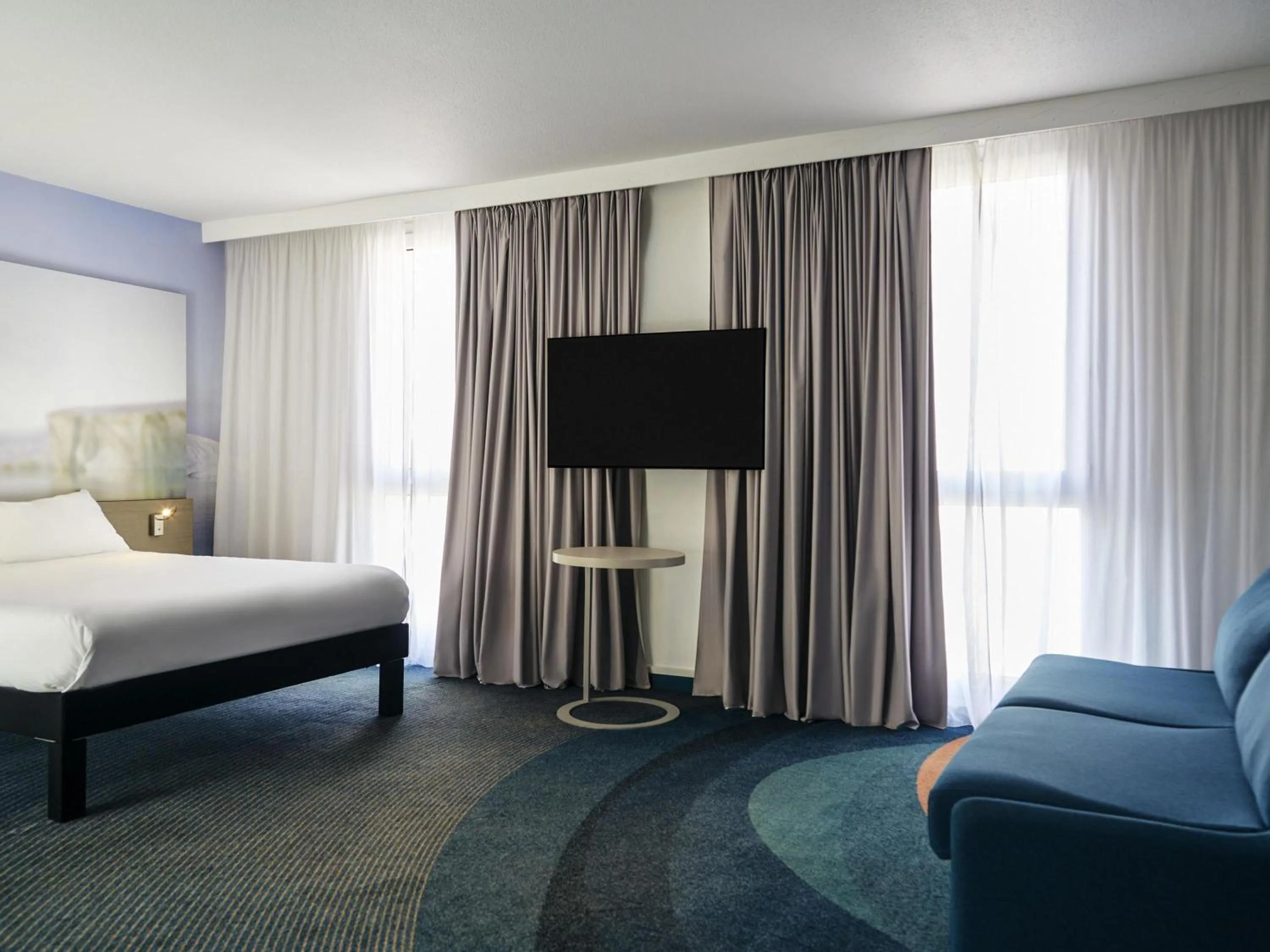 Bedroom, Bed in ibis Styles Toulon Centre Port