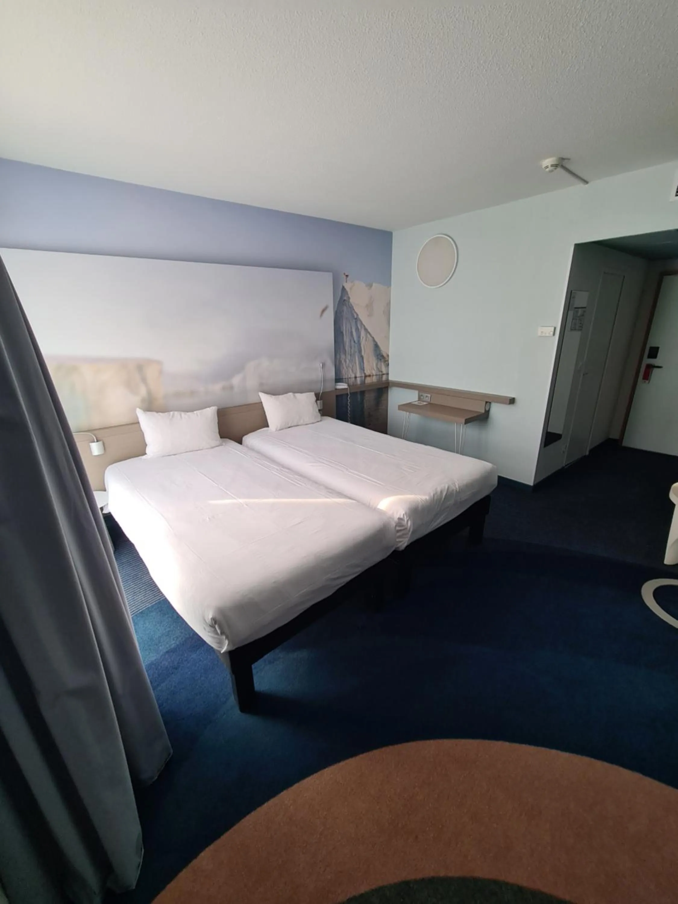 Bed in ibis Styles Toulon Centre Port