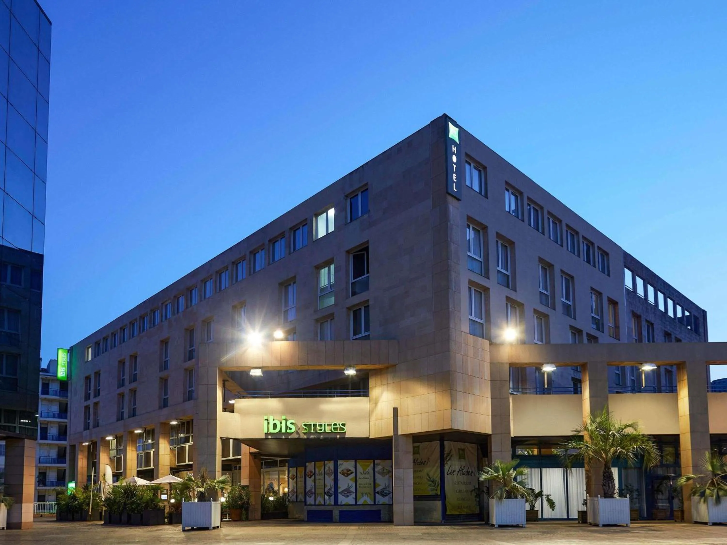Property building in ibis Styles Toulon Centre Port
