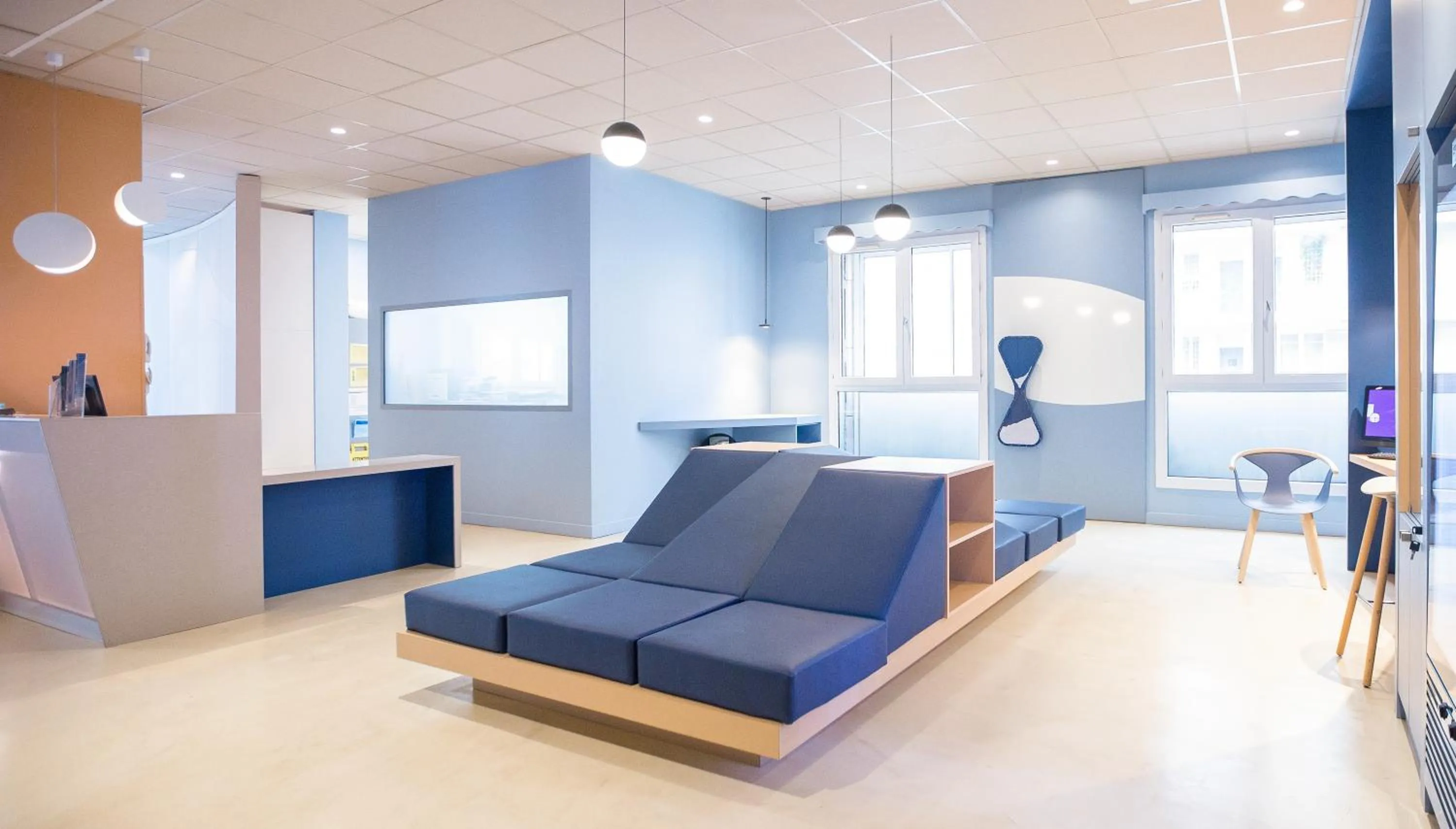Lobby or reception in ibis Styles Toulon Centre Port