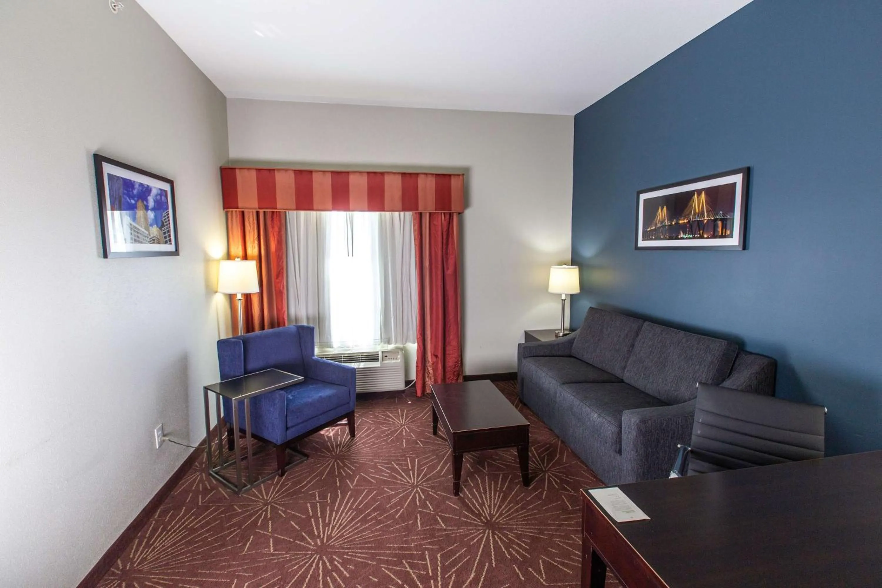 Living room in La Quinta by Wyndham Houston East at Normandy