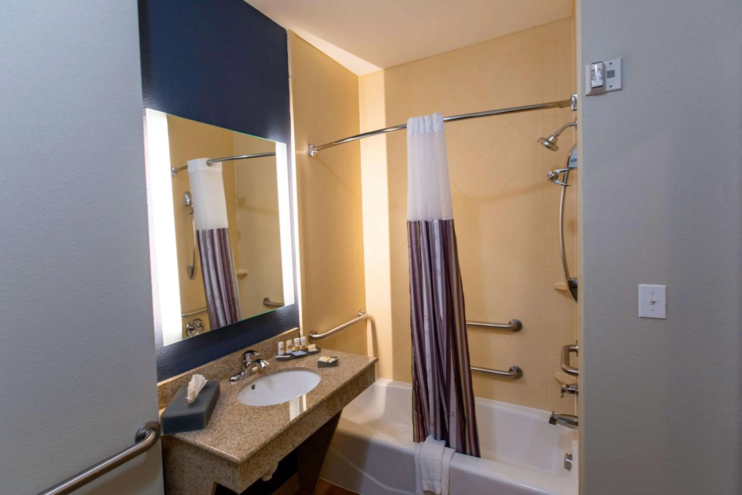 Bathroom in La Quinta by Wyndham Houston East at Normandy