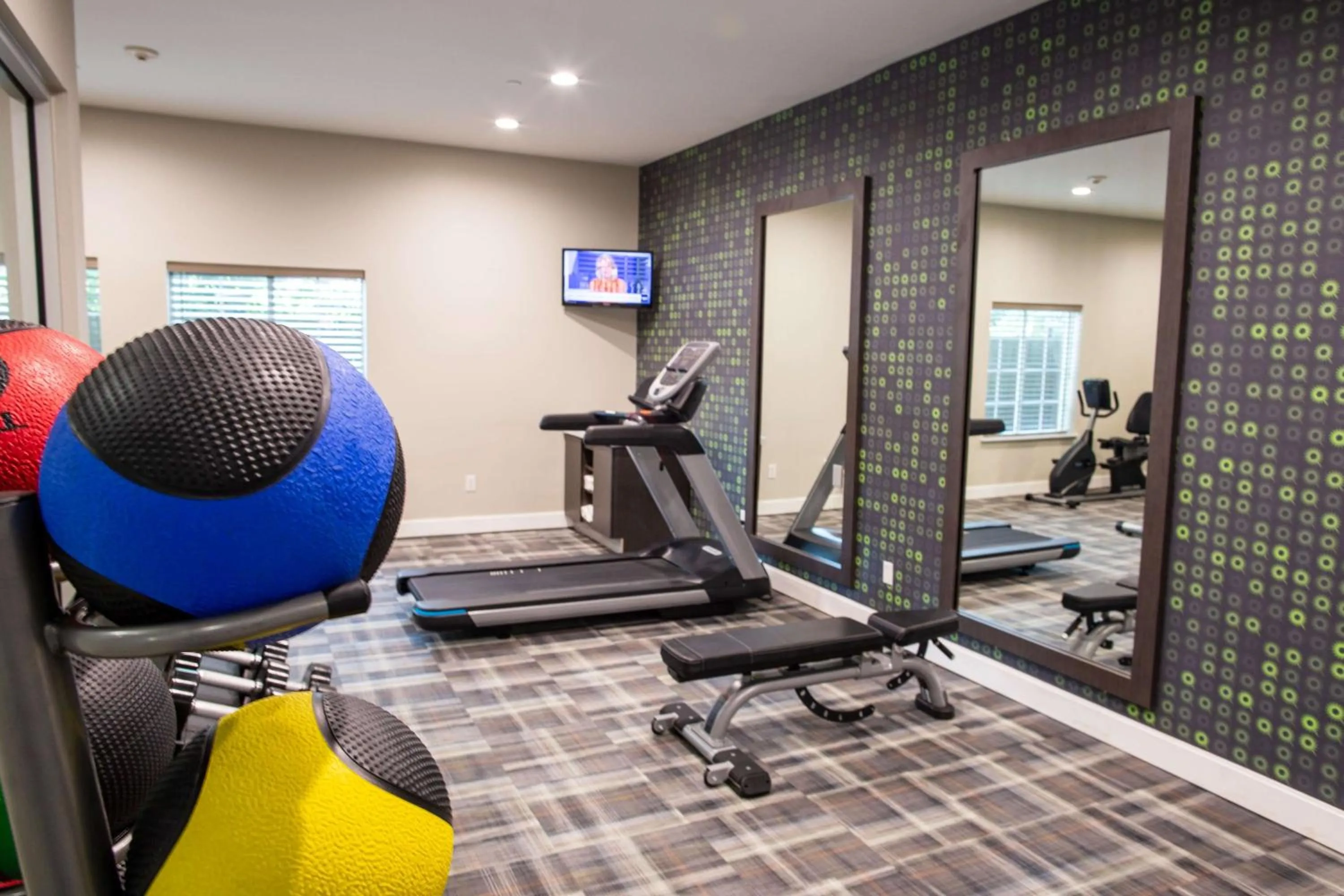 Fitness centre/facilities in La Quinta by Wyndham Houston East at Normandy