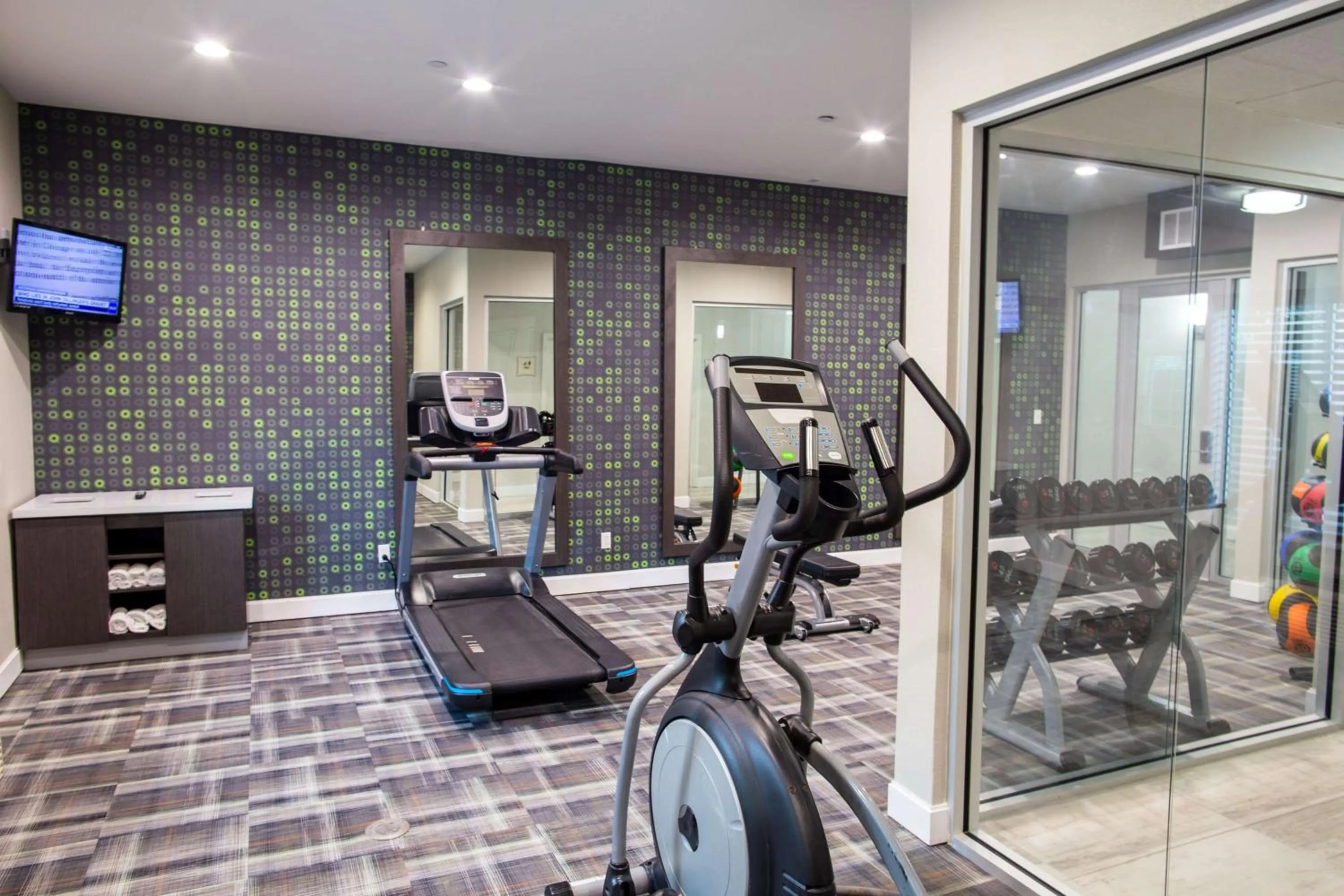 Fitness centre/facilities in La Quinta by Wyndham Houston East at Normandy