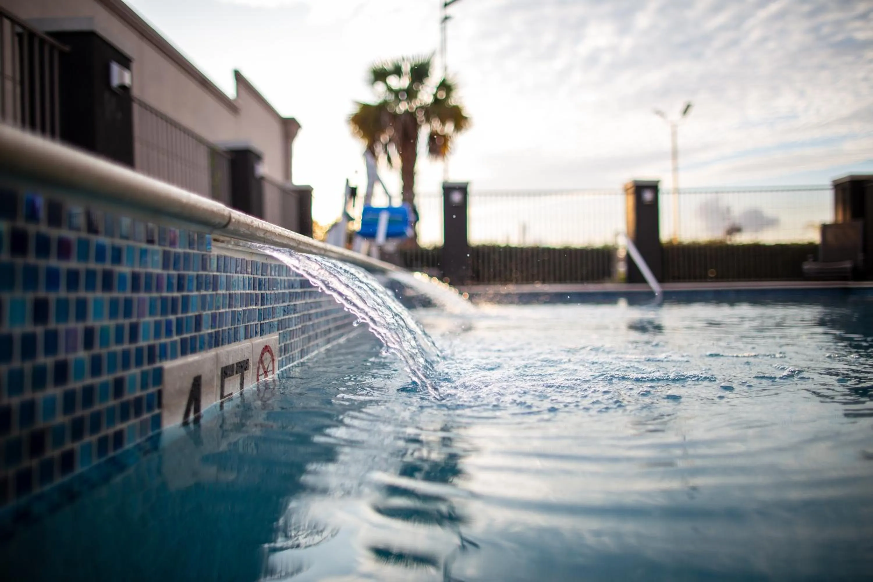 Swimming pool in La Quinta by Wyndham Houston East at Normandy