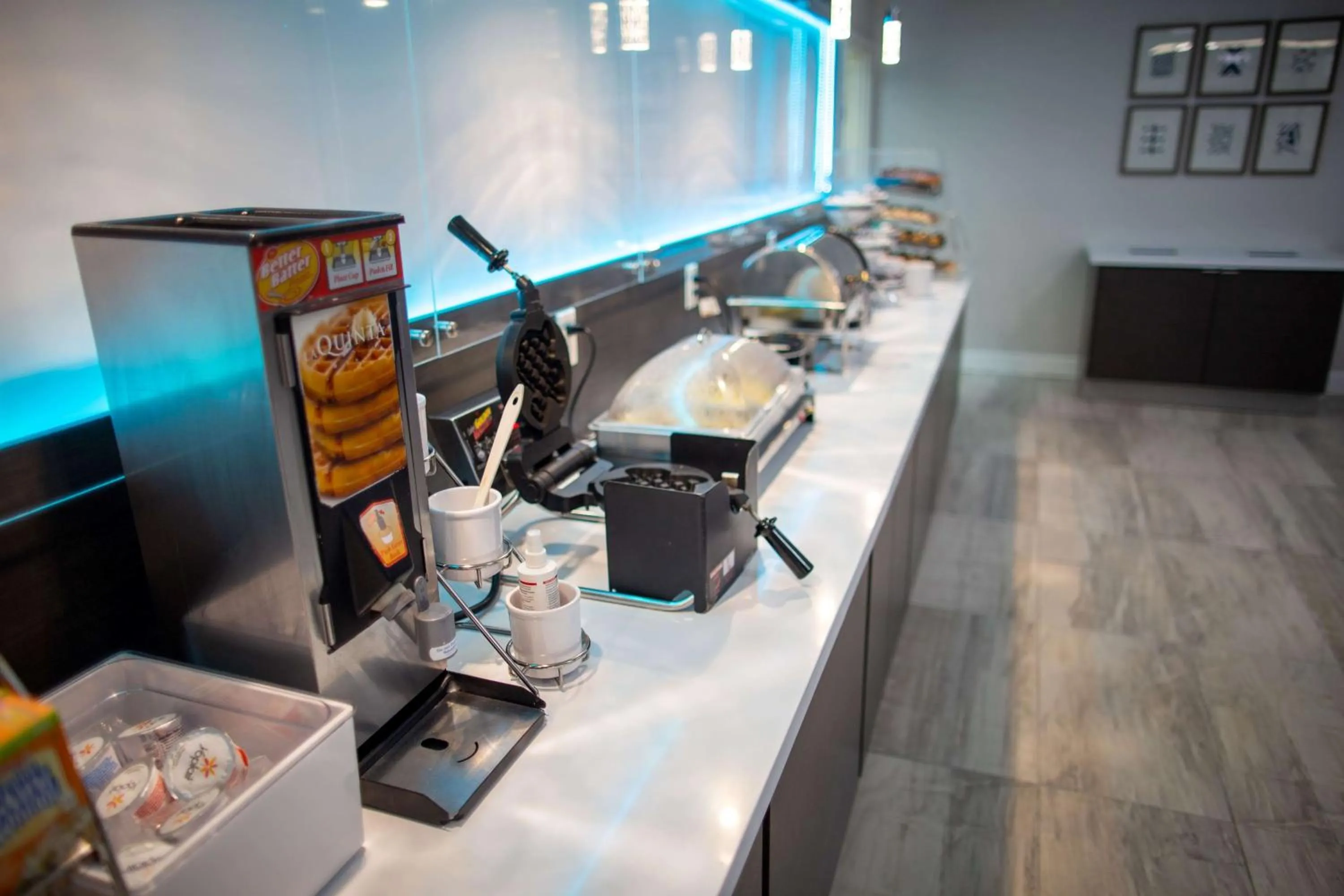 Restaurant/places to eat in La Quinta by Wyndham Houston East at Normandy