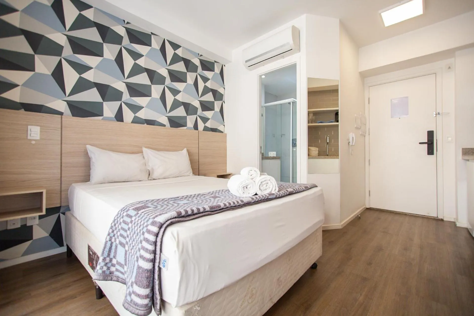 Bedroom, Bed in 360 Luz