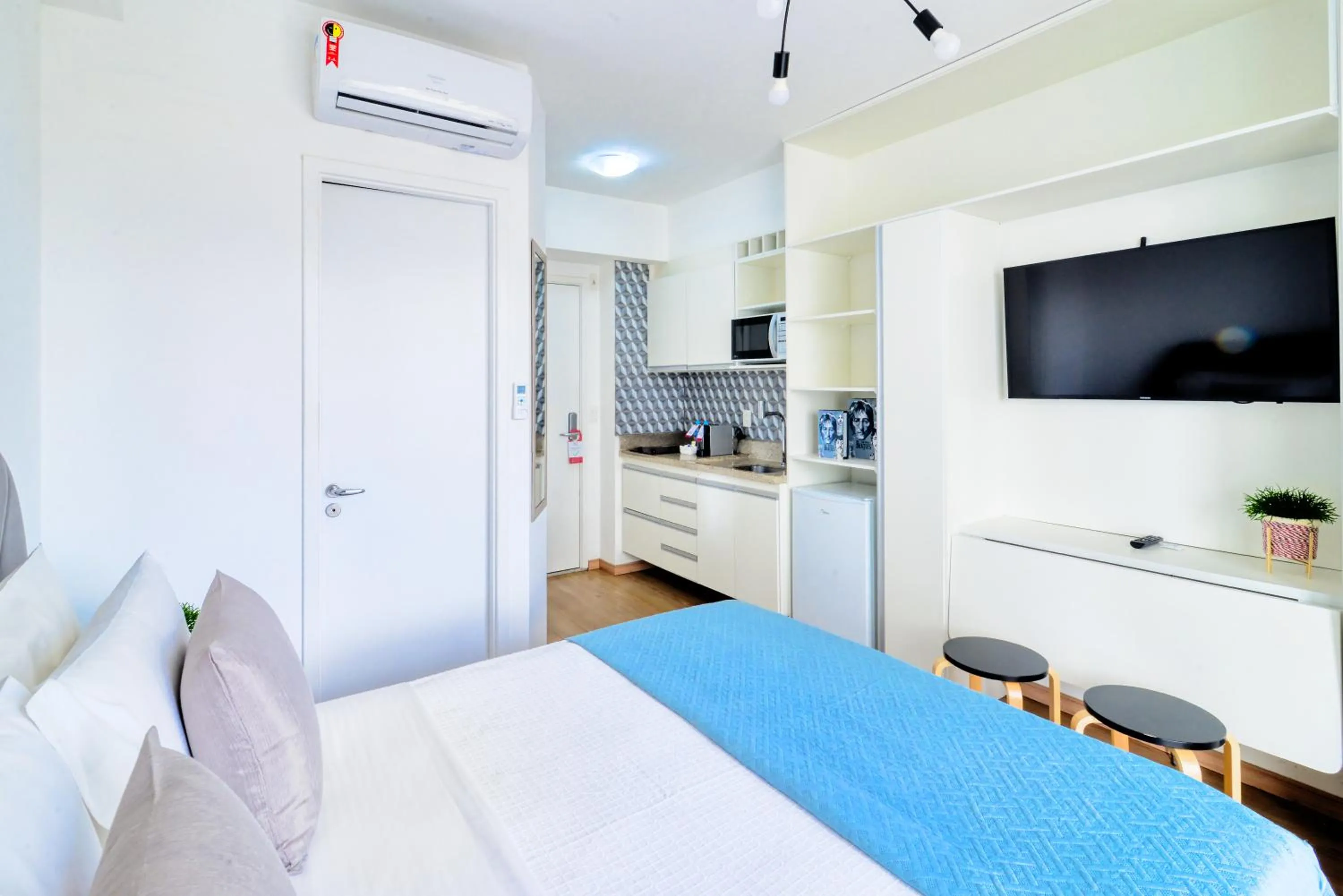 Bedroom, Bed in 360 Luz