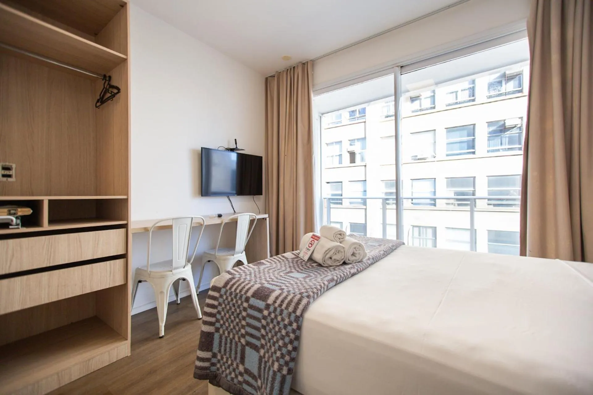 Bedroom, Bed in 360 Luz