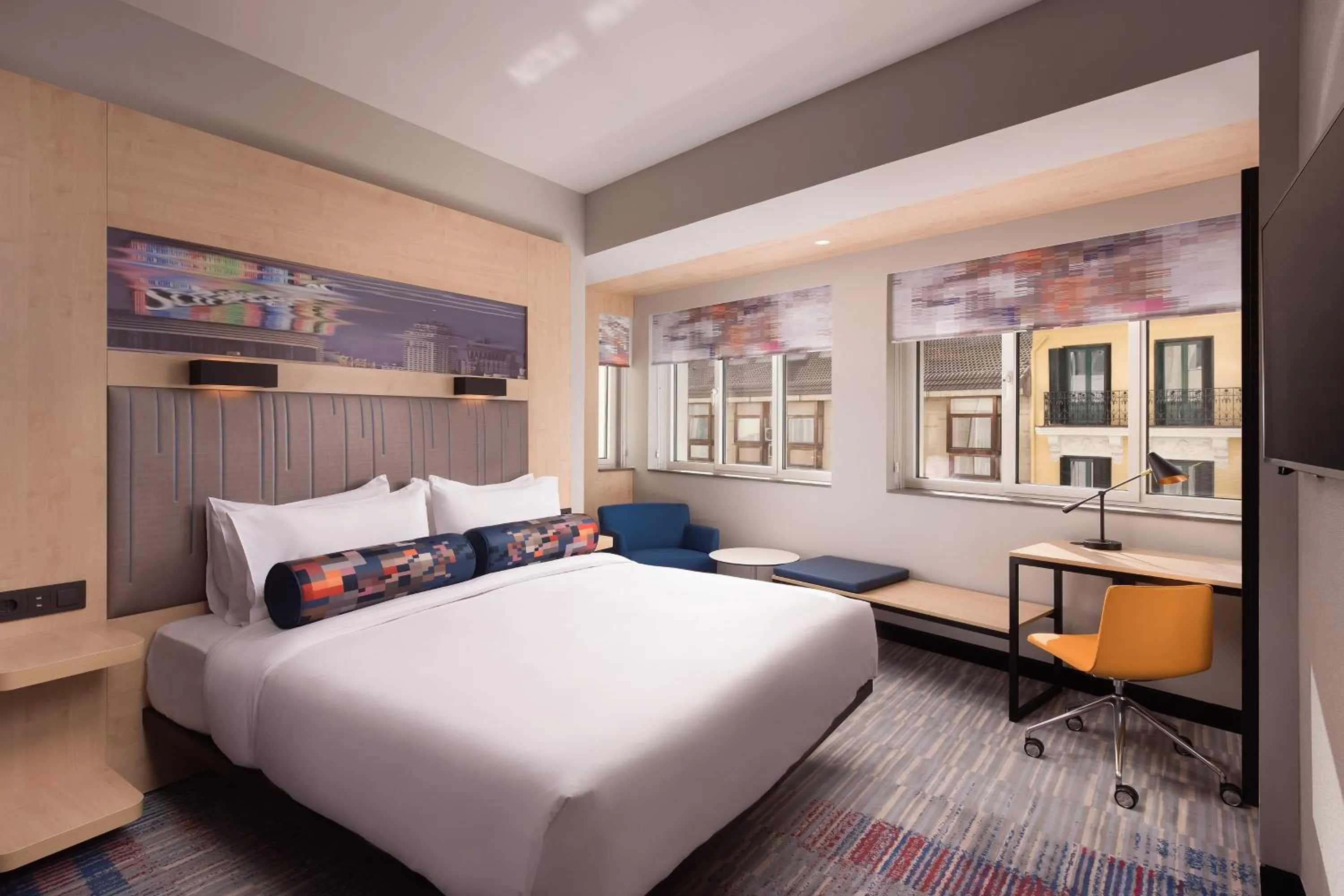 Photo of the whole room, Bed in Aloft Madrid Gran Via