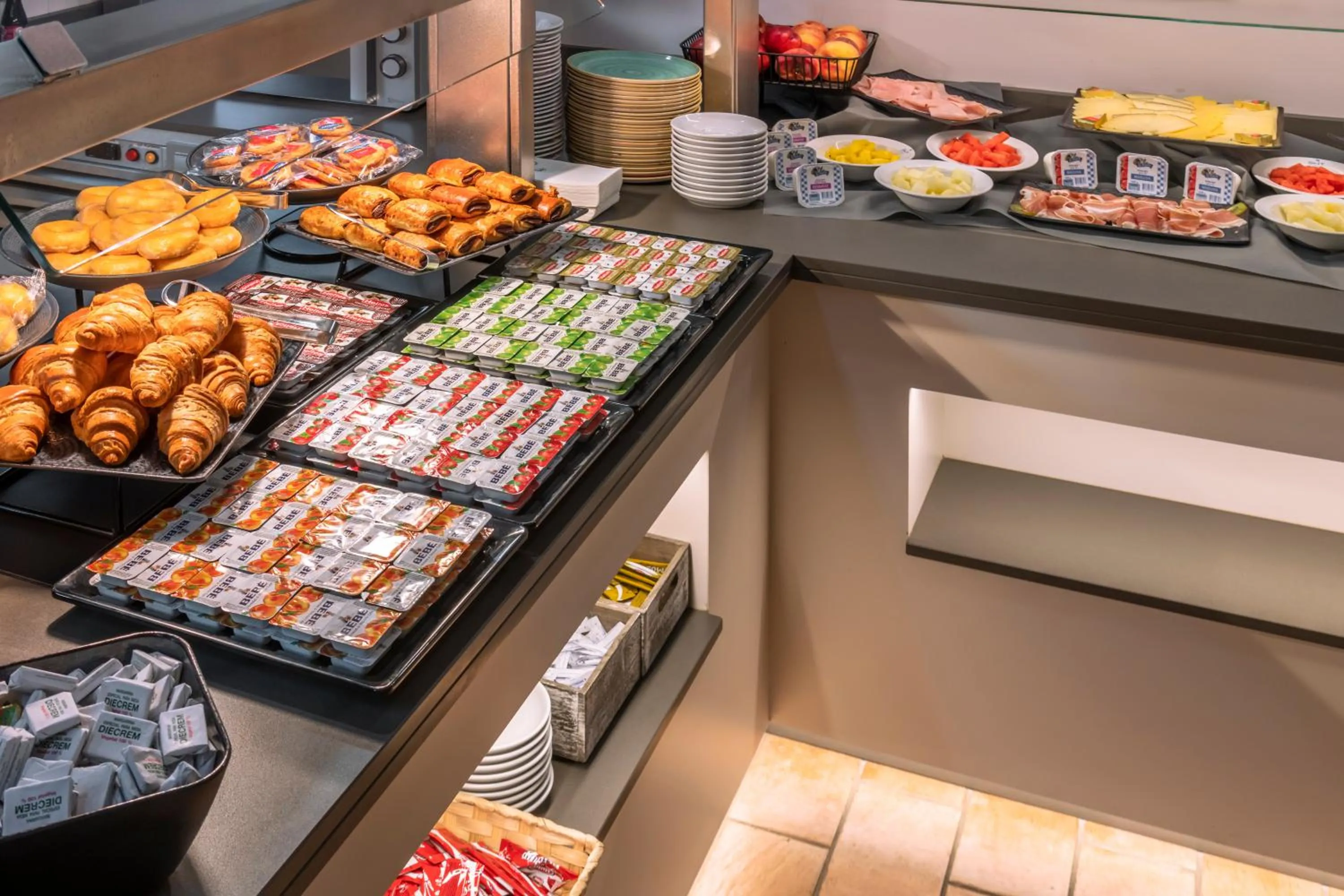 Breakfast in GHT Miratge - Only Adults 18 and up