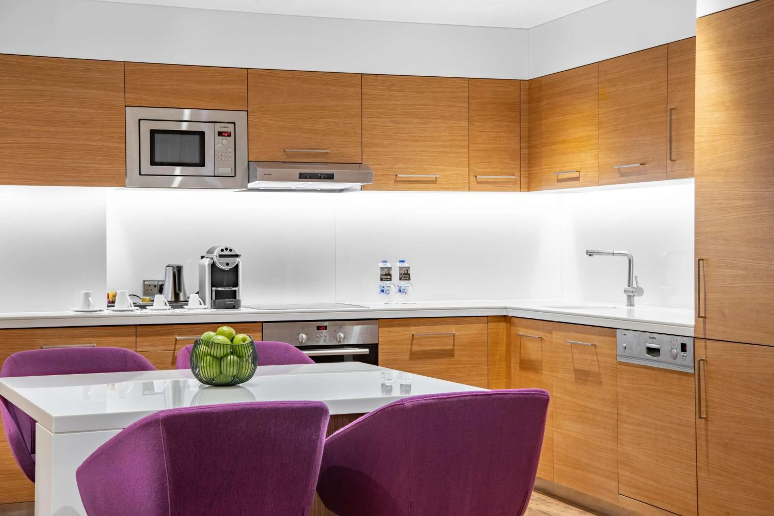 Kitchen or kitchenette in Radisson Blu Hotel & Residence, Riyadh Diplomatic Quarter