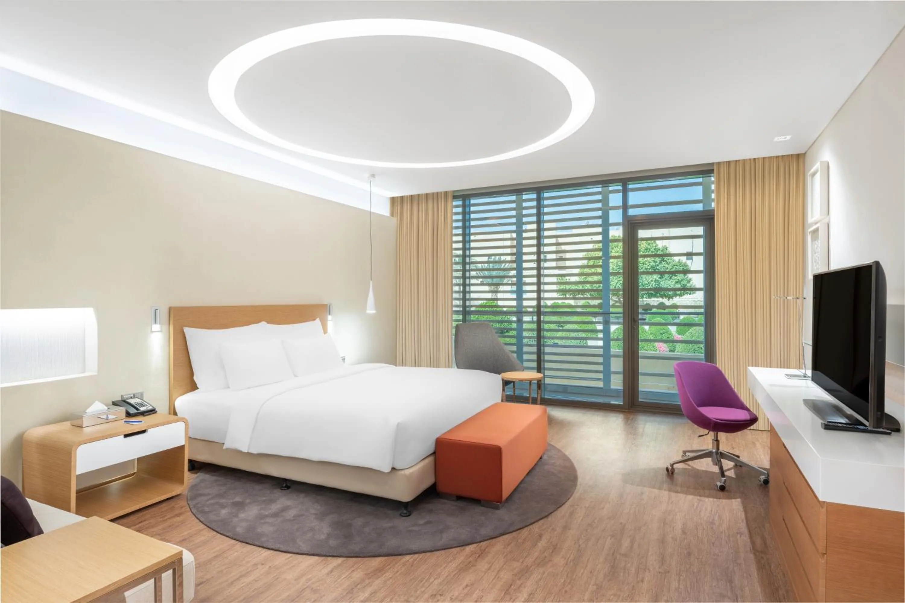 TV and multimedia, Bed in Radisson Blu Hotel & Residence, Riyadh Diplomatic Quarter