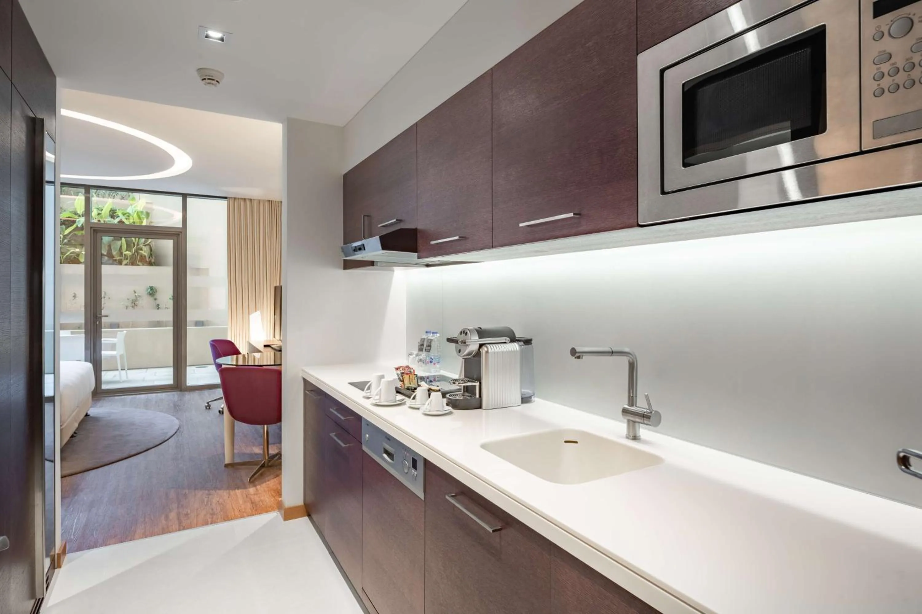Kitchen or kitchenette in Radisson Blu Hotel & Residence, Riyadh Diplomatic Quarter