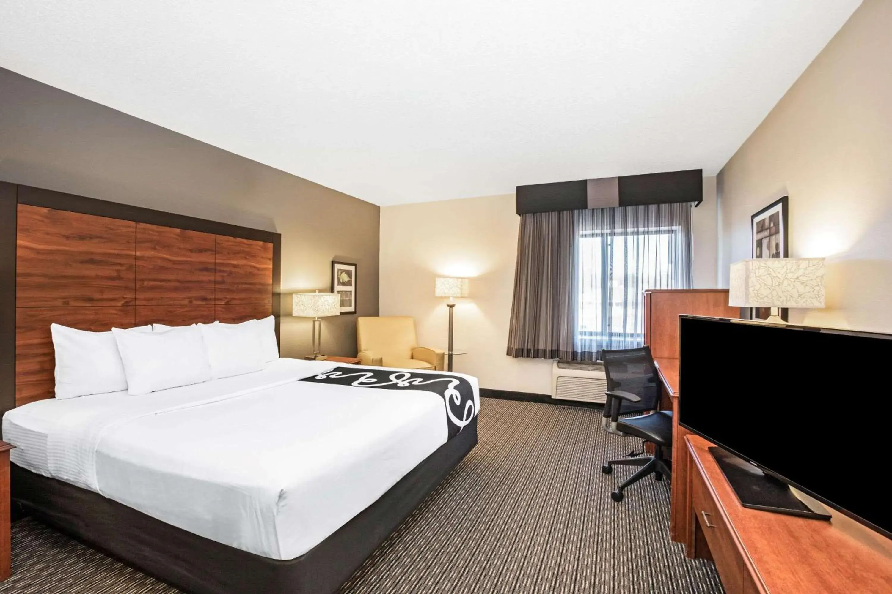 Deluxe King Room with Sofa Bed in La Quinta by Wyndham N Little Rock - McCain Mall Deluxe King Room with Sofa Bed in La Quinta by Wyndham N Little Rock - McCain Mall