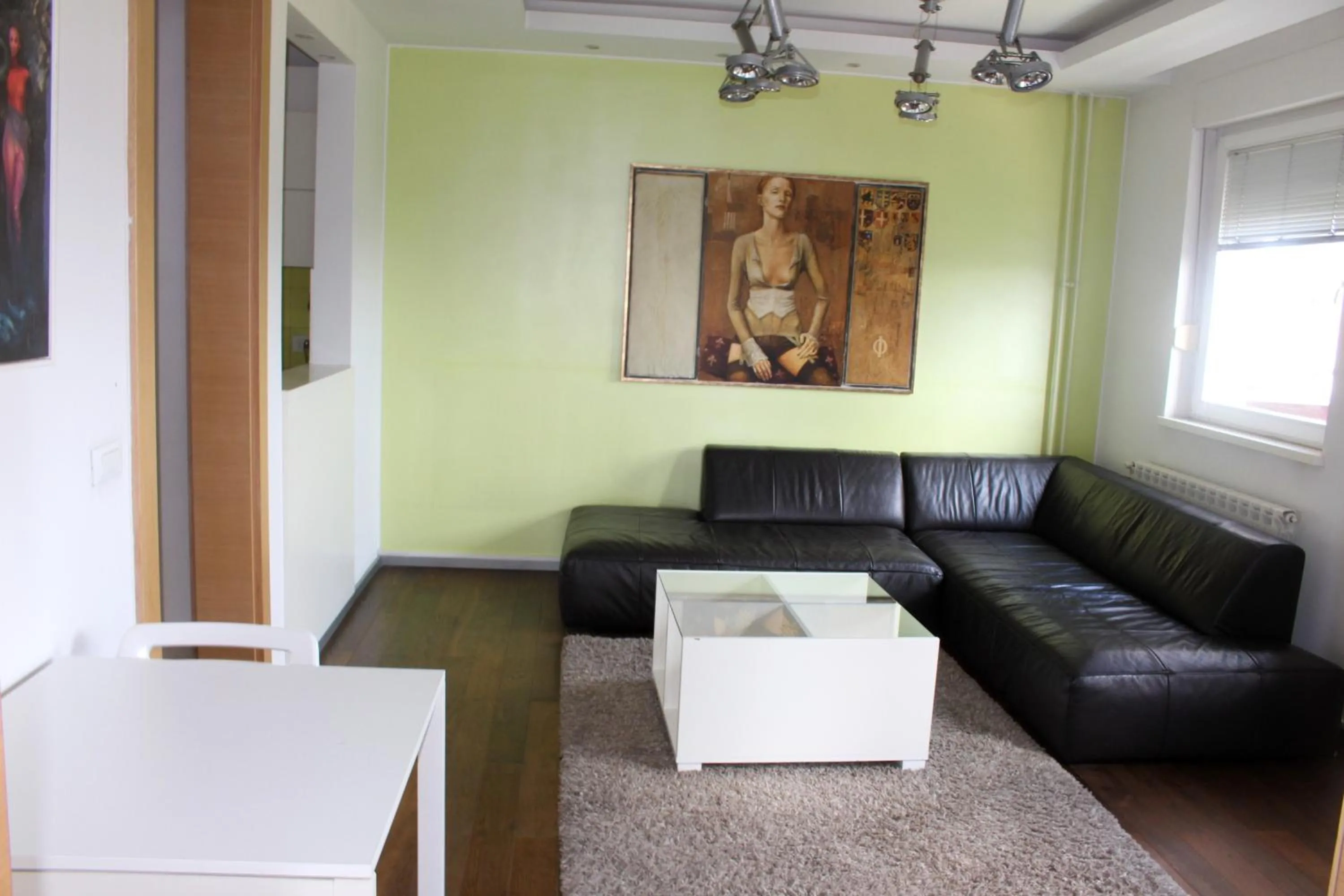 STATUS Superior Apartments