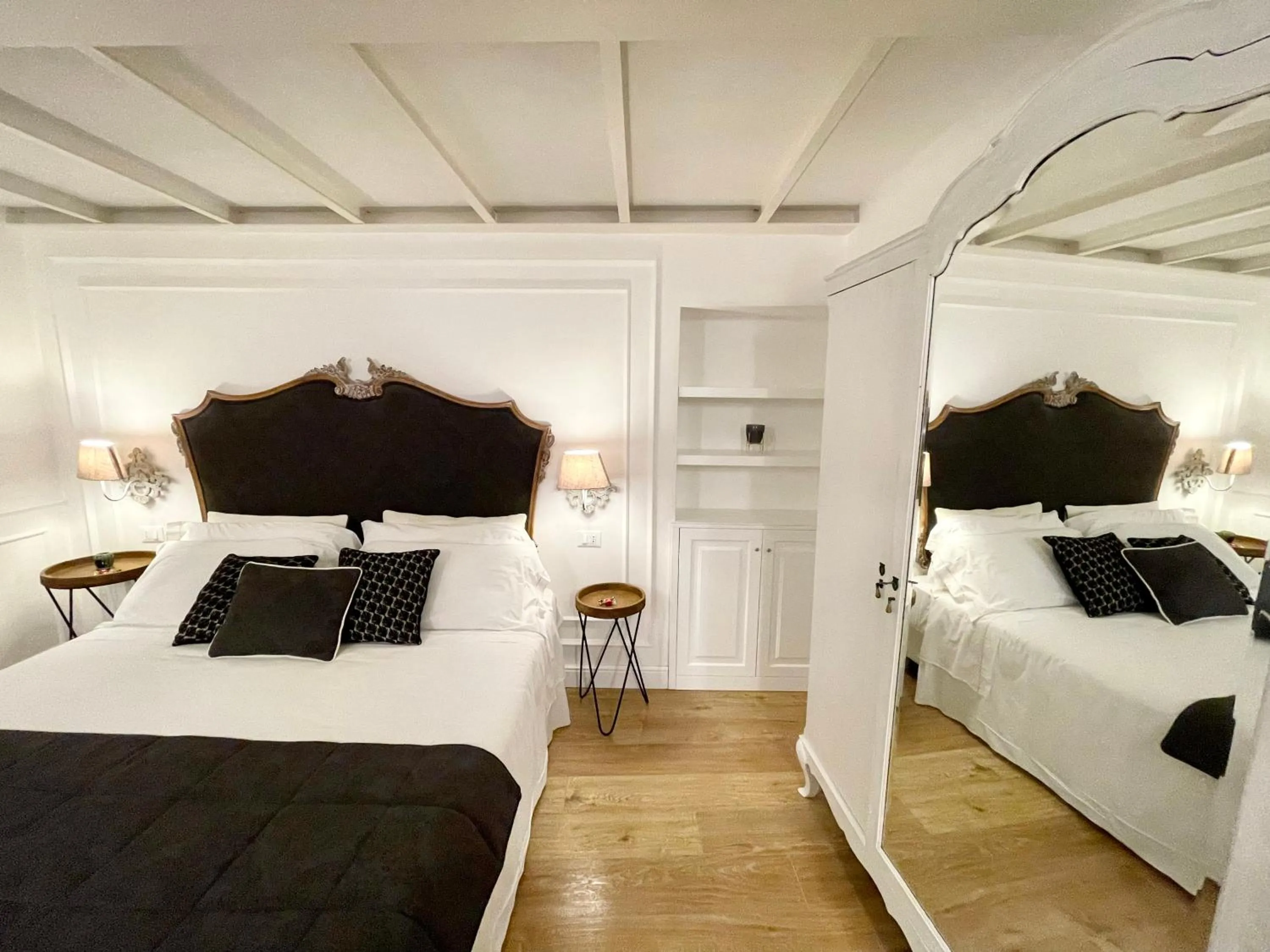 Bedroom, Bed in Palazzo del Poeta - Dimora Contemporanea