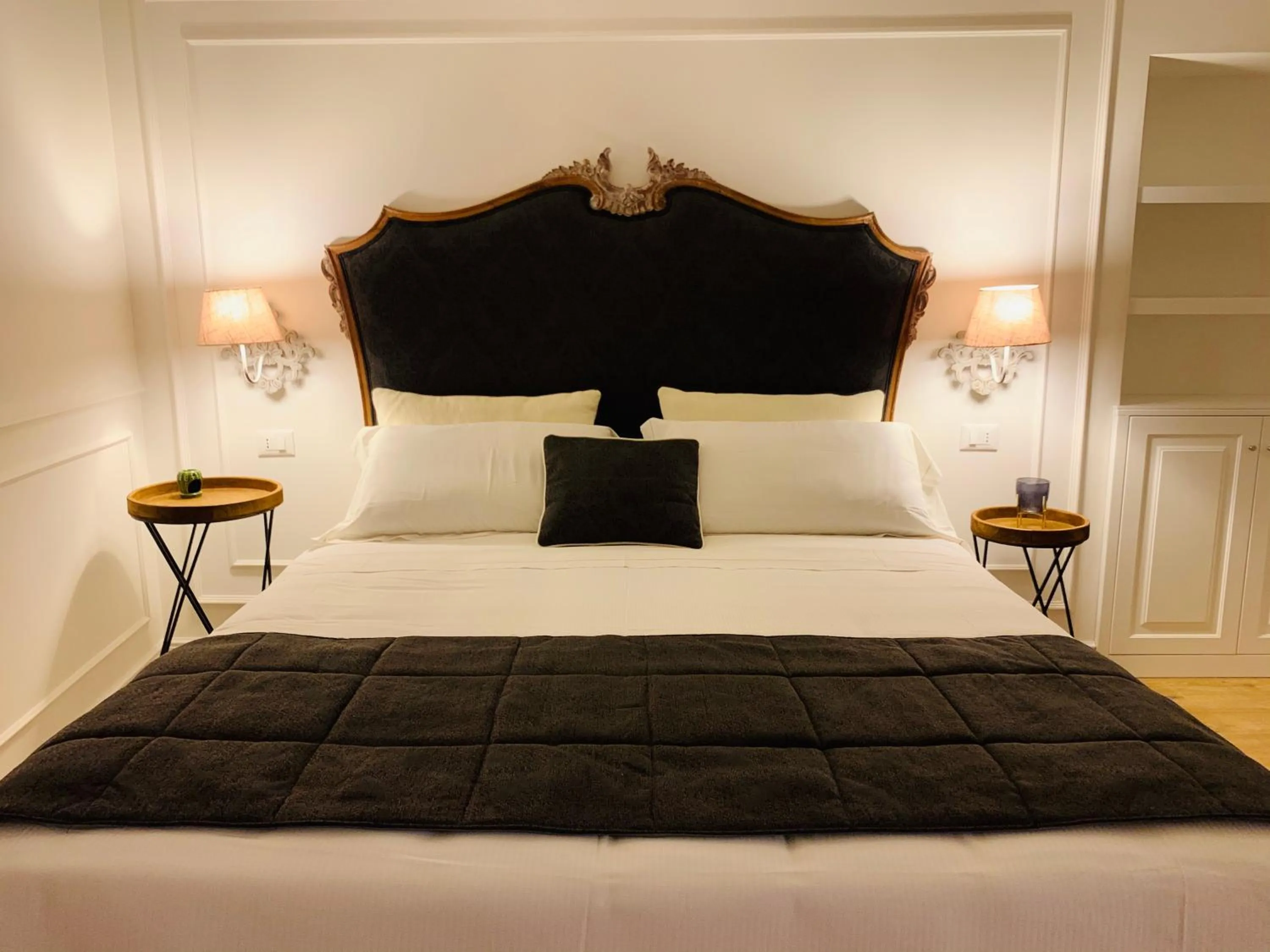 Photo of the whole room, Bed in Palazzo del Poeta - Dimora Contemporanea