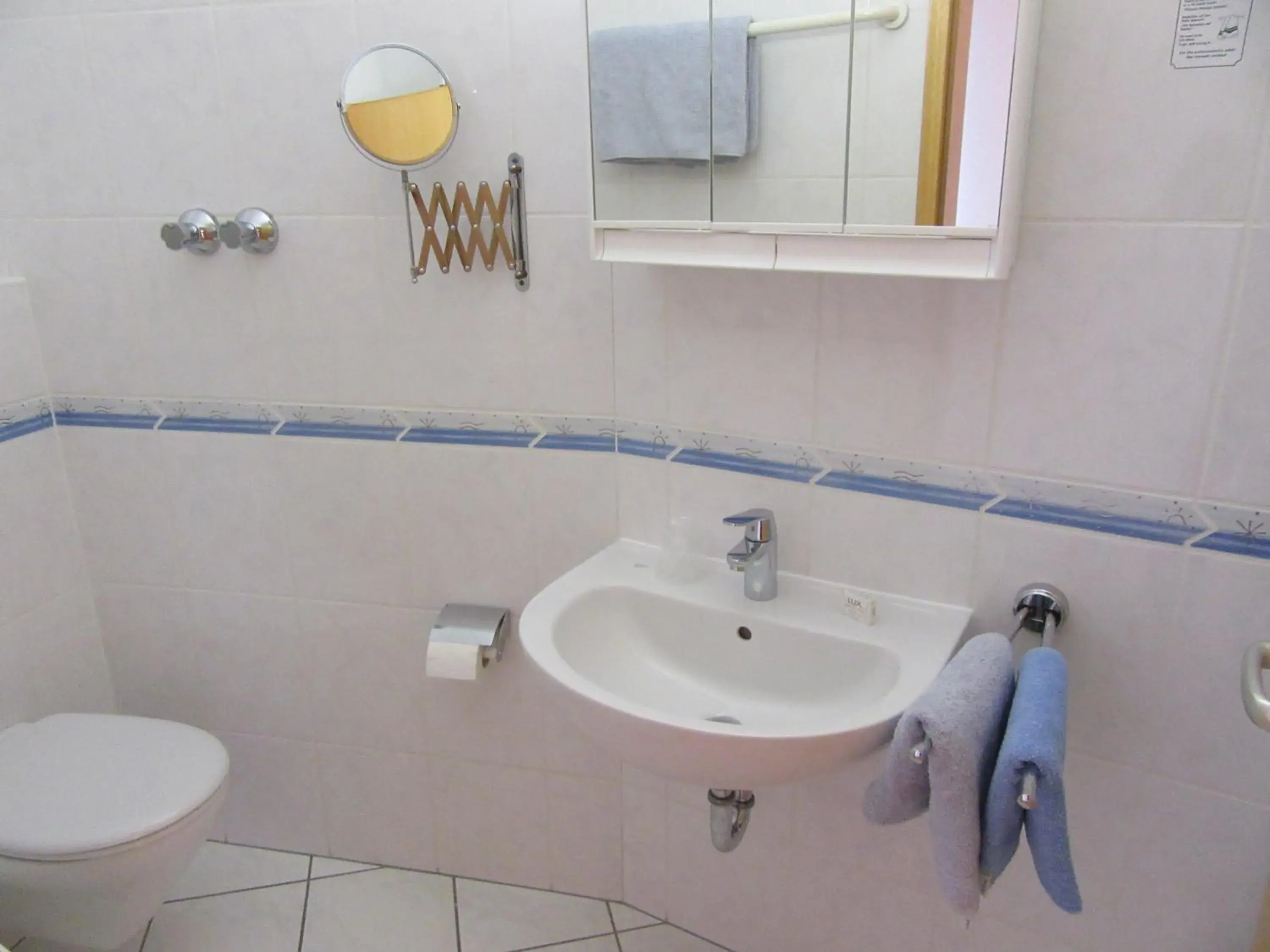 Double Room with Private Bathroom - single occupancy in Haus Aja Textor-Goethe Double Room with Private Bathroom - single occupancy in Haus Aja Textor-Goethe