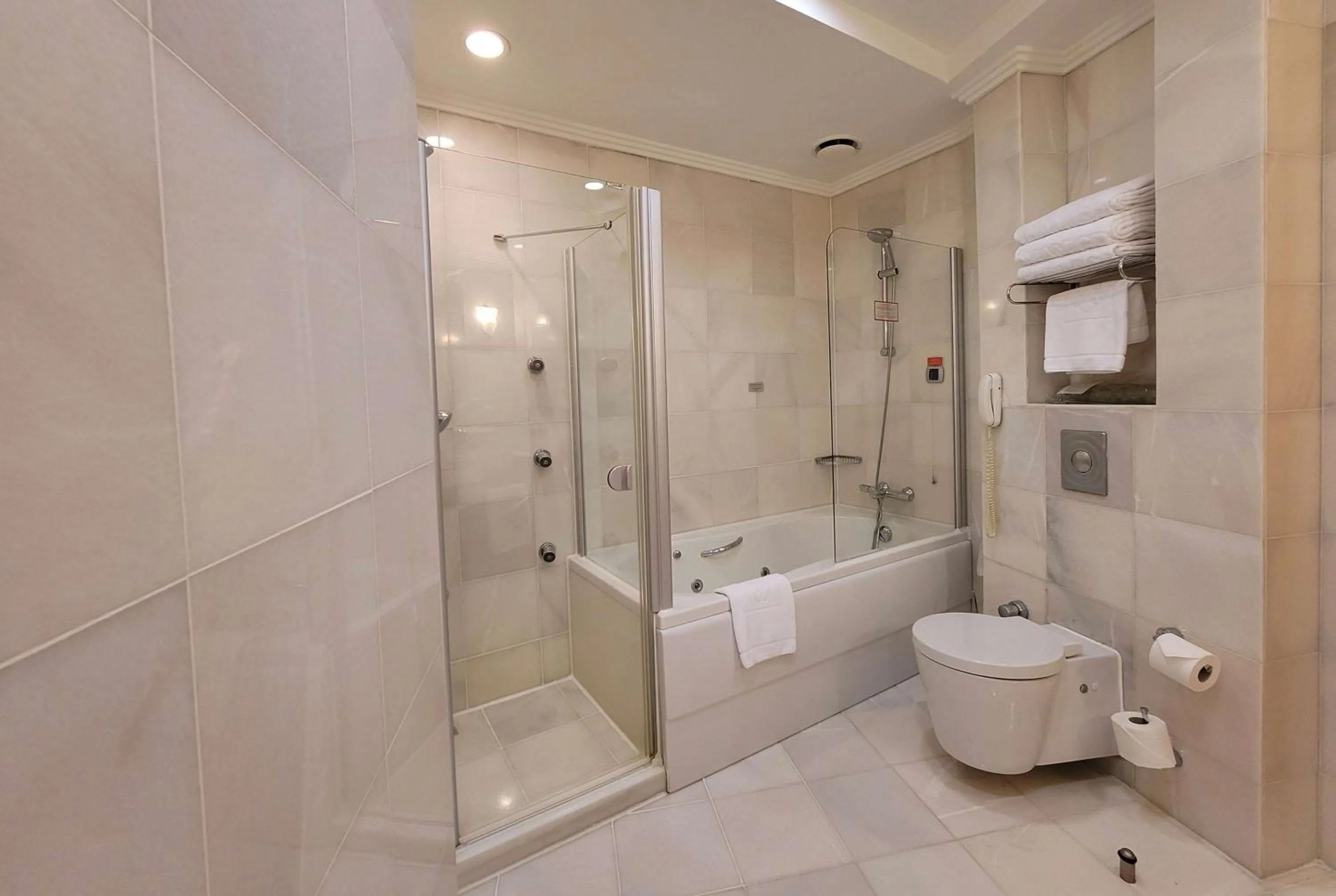 Bathroom in Wyndham Grand Izmir Ozdilek Thermal & Spa