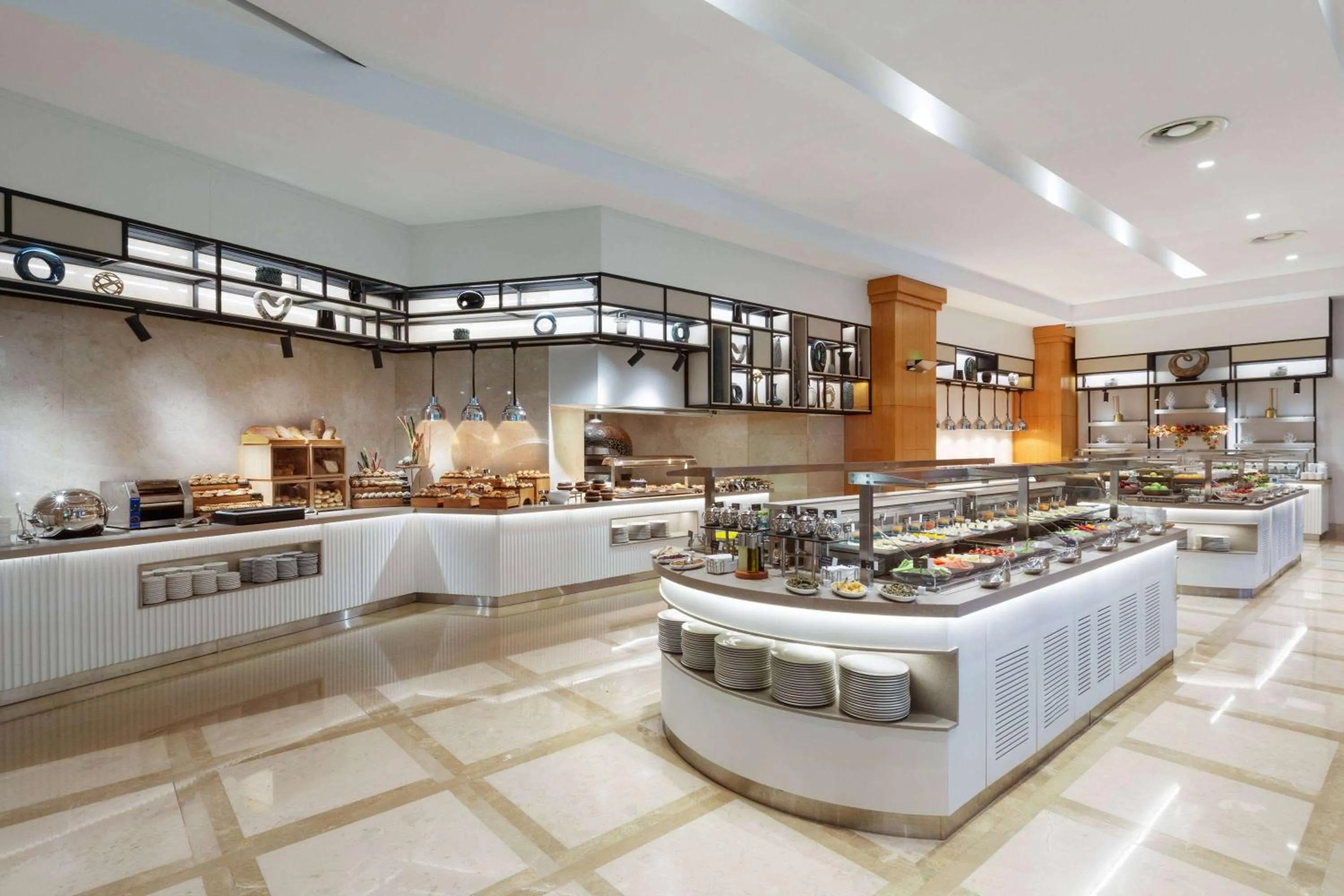 Restaurant/places to eat in Wyndham Grand Izmir Ozdilek Thermal & Spa