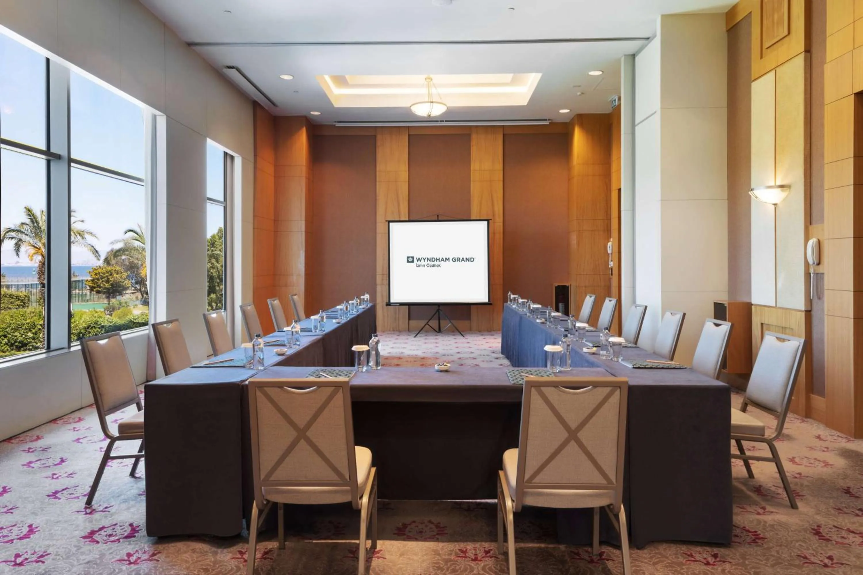 Meeting/conference room in Wyndham Grand Izmir Ozdilek Thermal & Spa